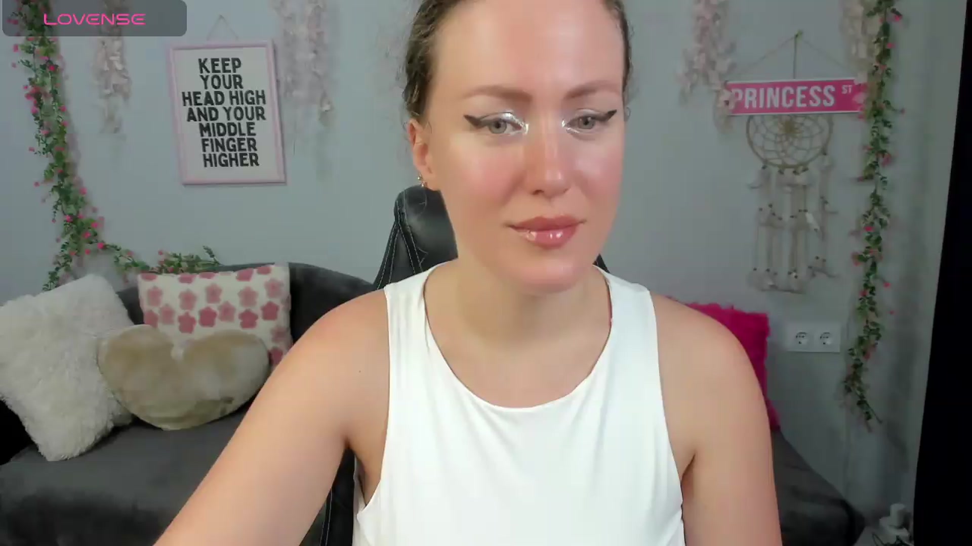 Gallery image thumbnail from Shine_Shine_Ava's myfreecams stream on, 08/26/2026, 22:46 image 4 of 20