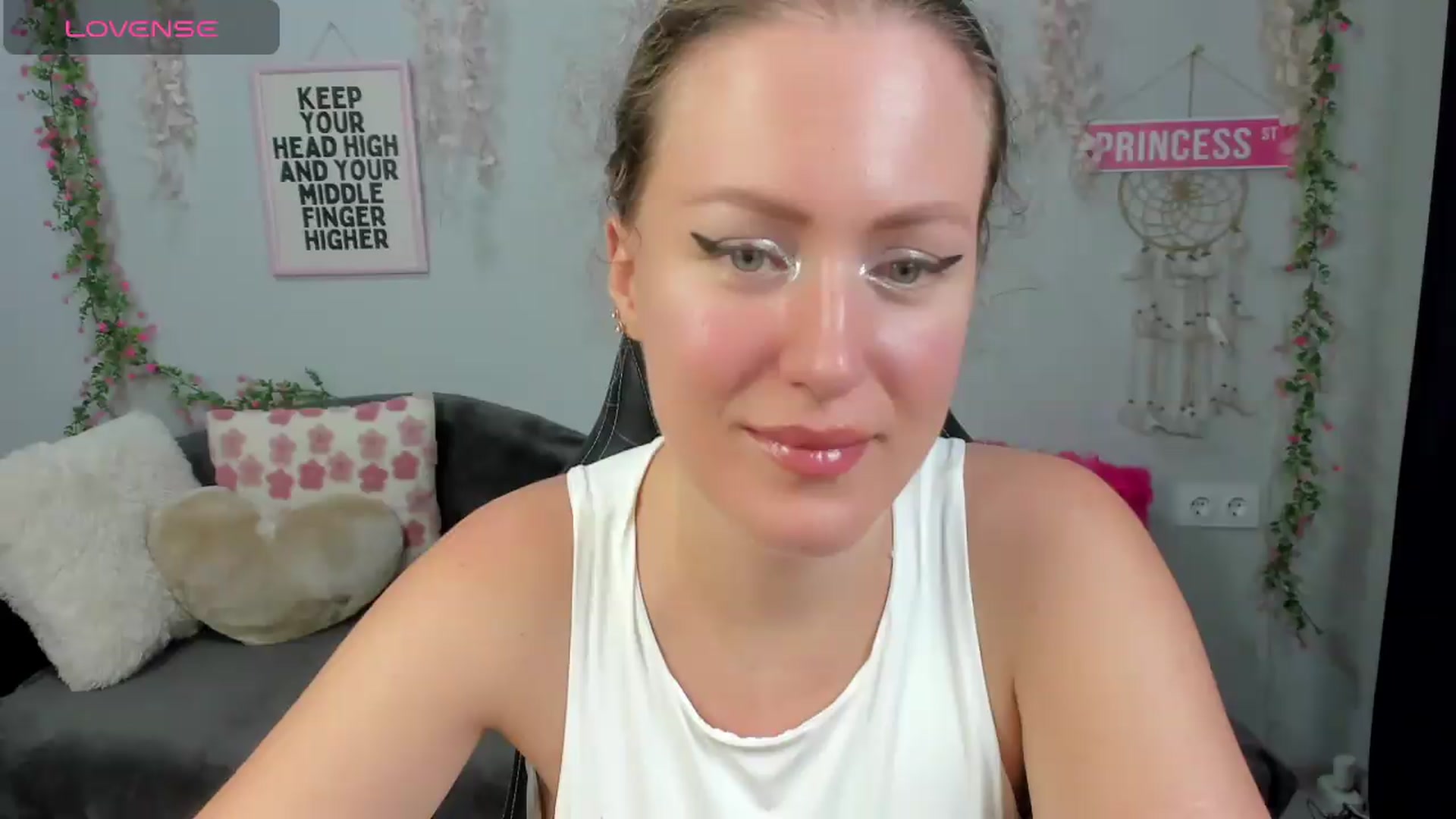 Gallery image thumbnail from Shine_Shine_Ava's myfreecams stream on, 08/26/2026, 22:46 image 10 of 20