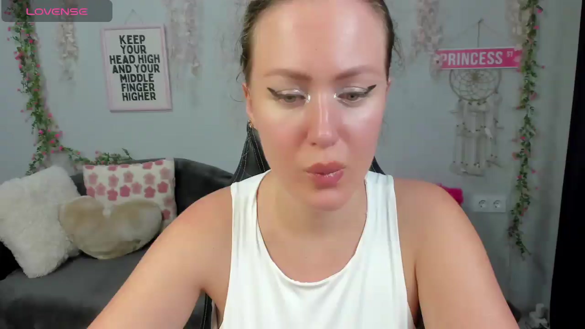 Gallery image thumbnail from Shine_Shine_Ava's myfreecams stream on, 08/26/2026, 22:46 image 15 of 20