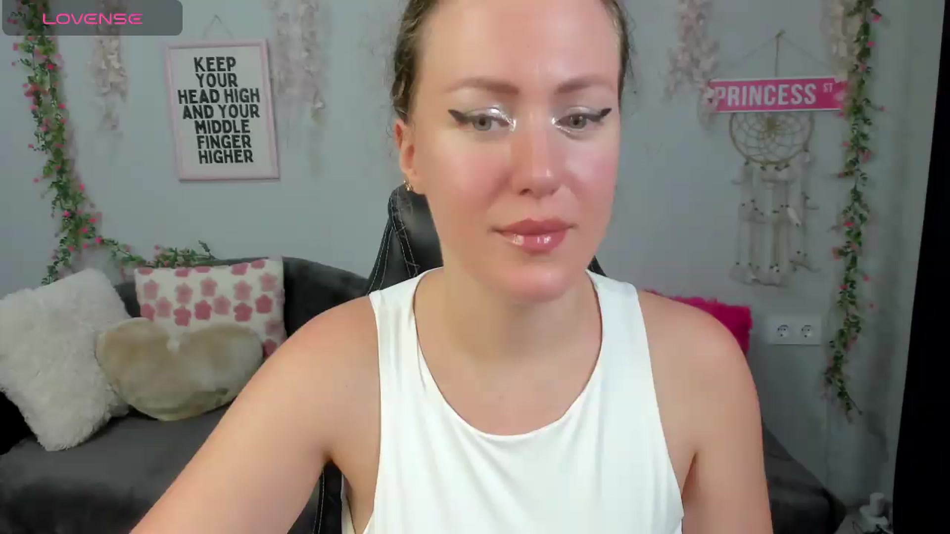 Gallery image thumbnail from Shine_Shine_Ava's myfreecams stream on, 08/26/2026, 22:46 image 18 of 20