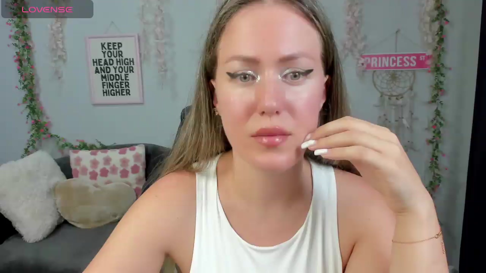 Gallery image thumbnail from Shine_Shine_Ava's myfreecams stream on, 08/27/2026, 02:13 image 3 of 20