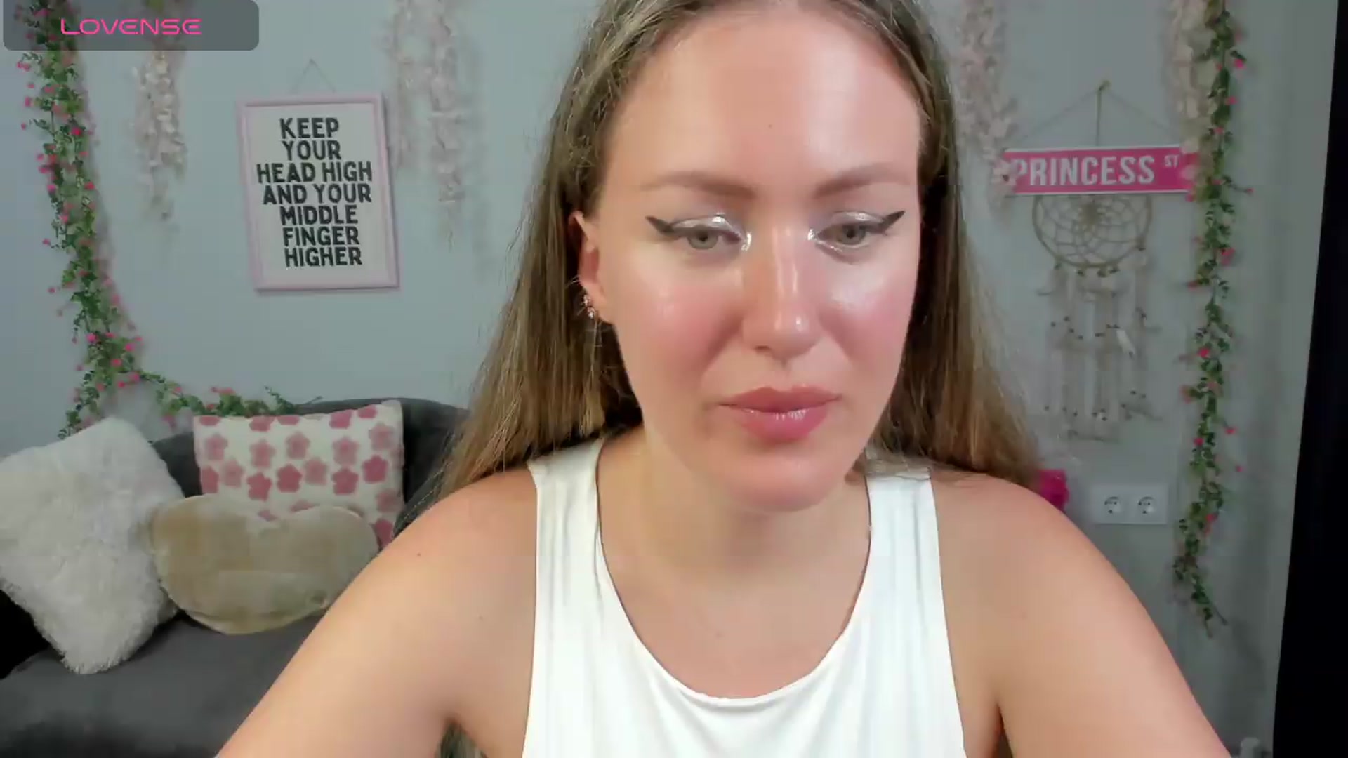 Gallery image thumbnail from Shine_Shine_Ava's myfreecams stream on, 08/27/2026, 02:13 image 10 of 20