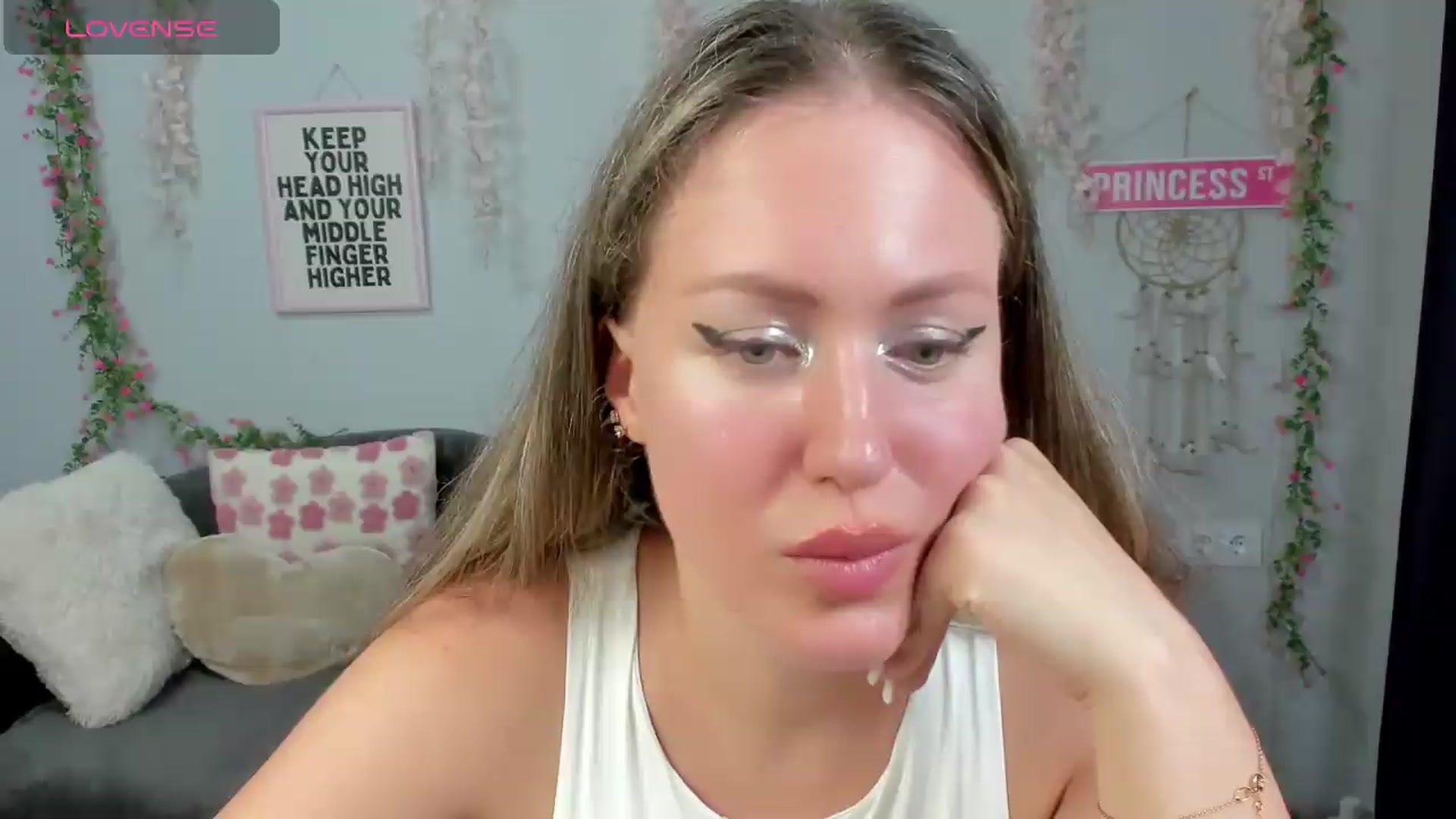 Gallery image thumbnail from Shine_Shine_Ava's myfreecams stream on, 08/27/2026, 02:13 image 19 of 20