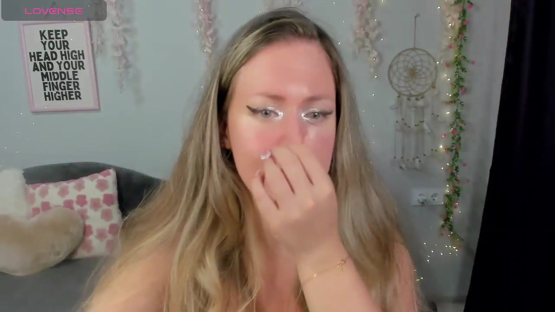 Gallery image thumbnail from Shine_Shine_Ava's myfreecams stream on, 09/12/2026, 24:14 image 19 of 20
