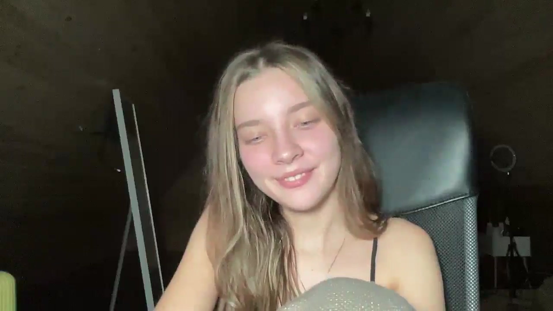 Gallery image thumbnail from Shinie_'s myfreecams stream on, 11/18/2025, 19:26 image 2 of 20