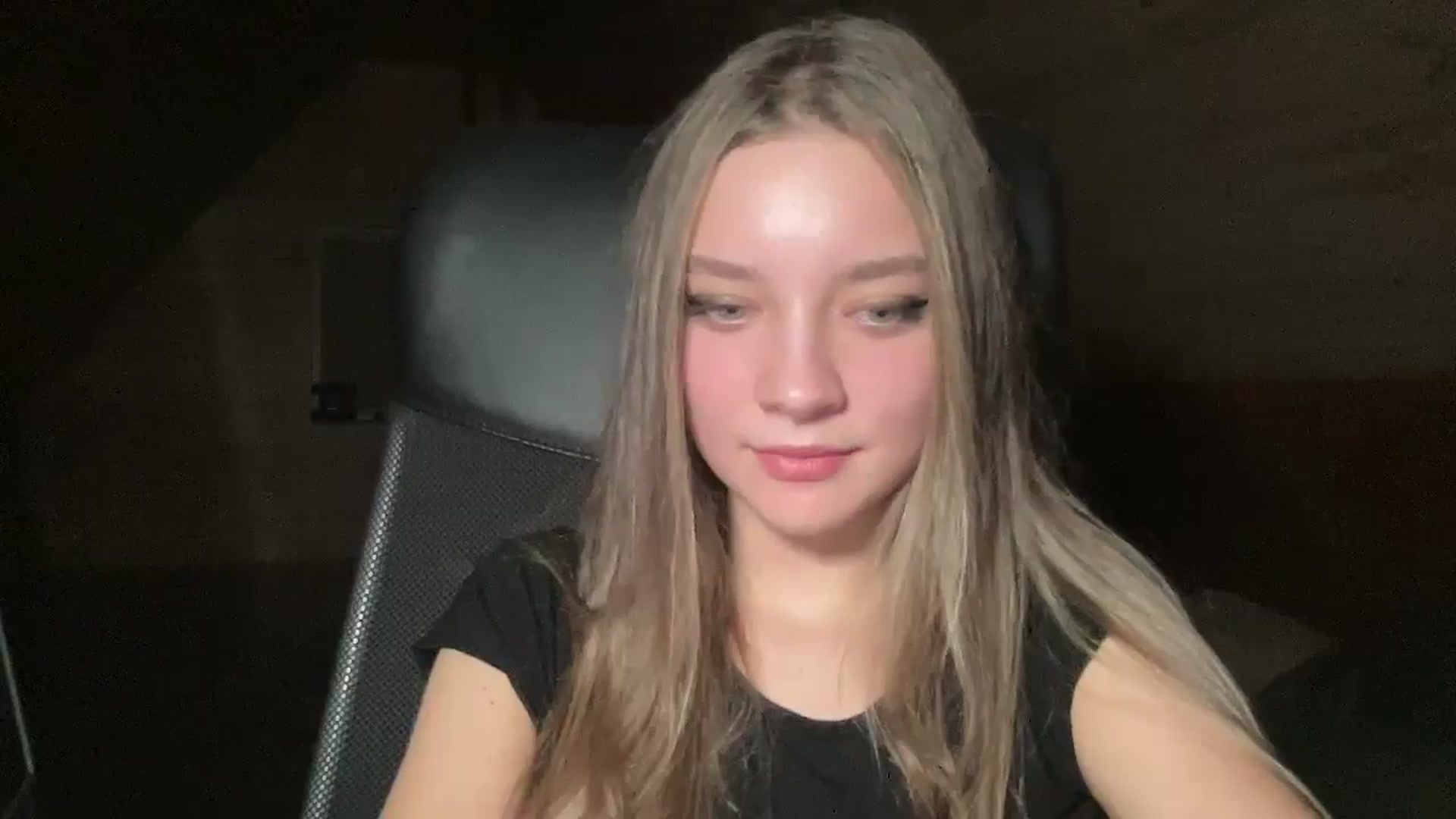 Gallery image thumbnail from Shinie_'s myfreecams stream on, 12/11/2025, 19:26 image 6 of 20