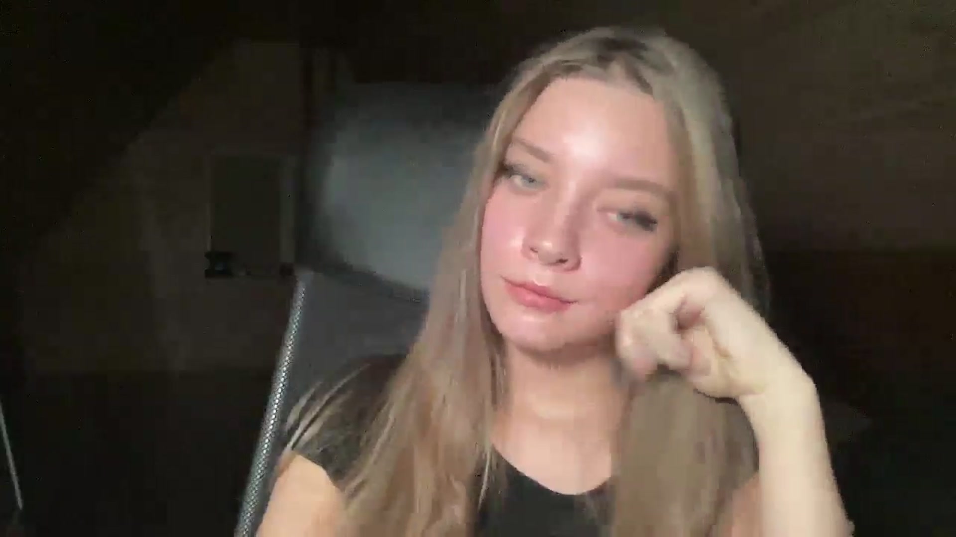 Gallery image thumbnail from Shinie_'s myfreecams stream on, 12/11/2025, 19:26 image 14 of 20