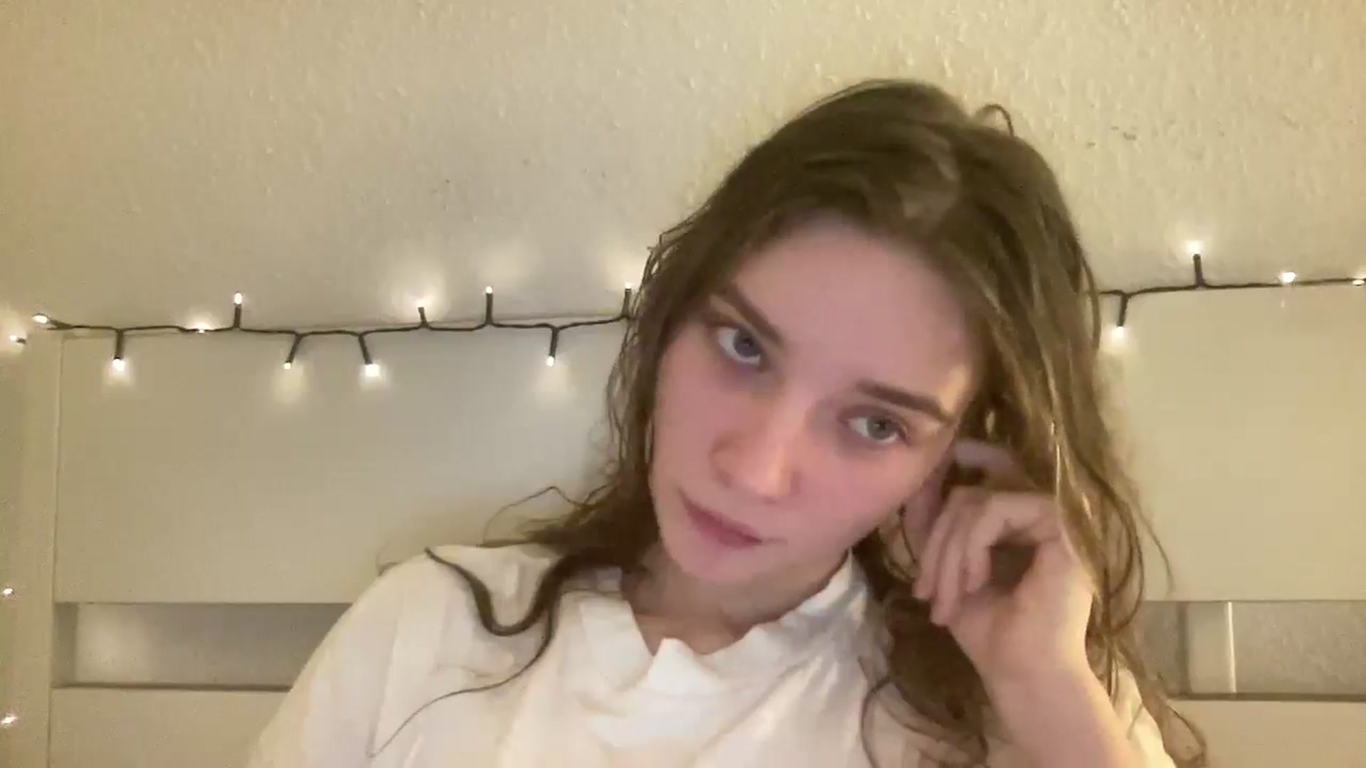 Gallery image thumbnail from Shinie_'s myfreecams stream on, 02/04/2026, 20:35 image 18 of 20