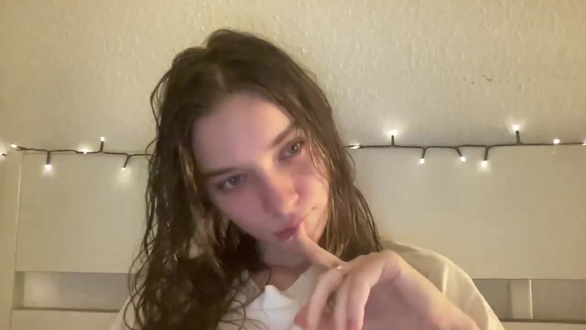Gallery image thumbnail from Shinie_'s myfreecams stream on, 02/04/2026, 20:35 image 3 of 20
