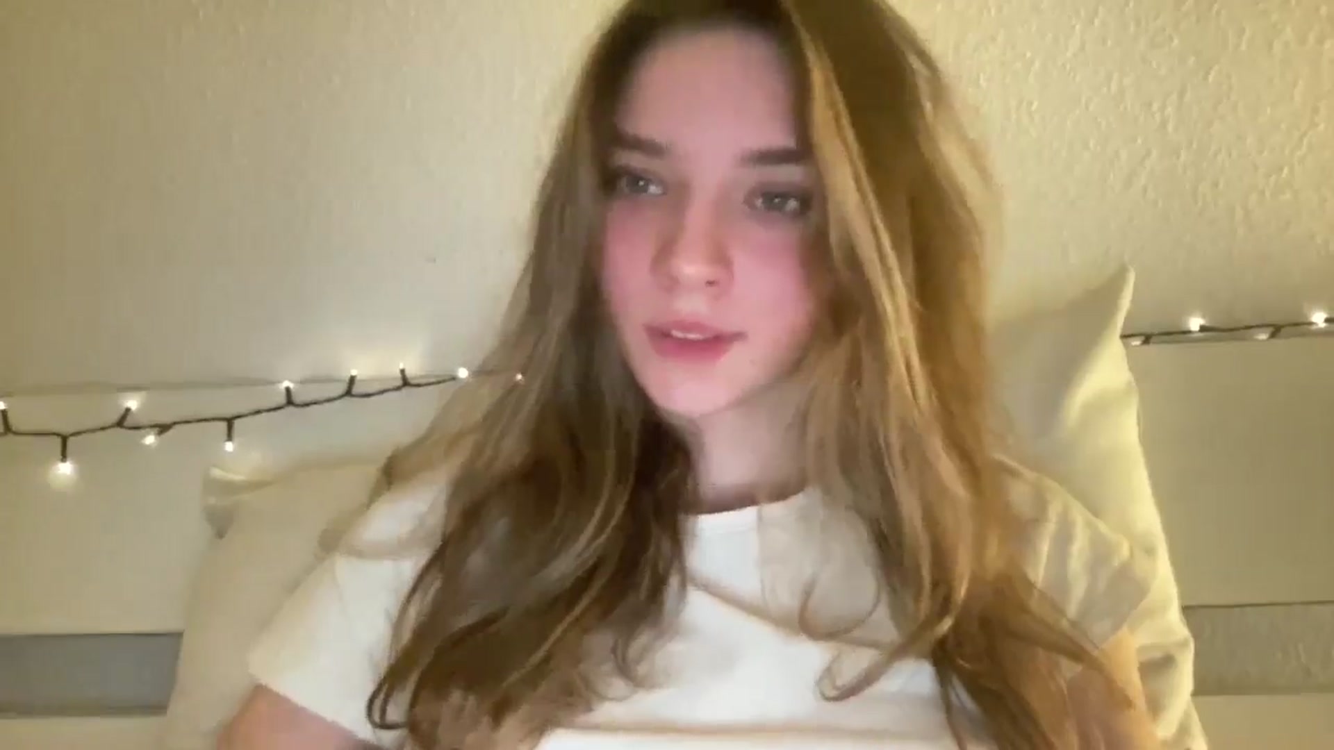 Gallery image thumbnail from Shinie_'s myfreecams stream on, 02/15/2026, 22:27 image 16 of 20