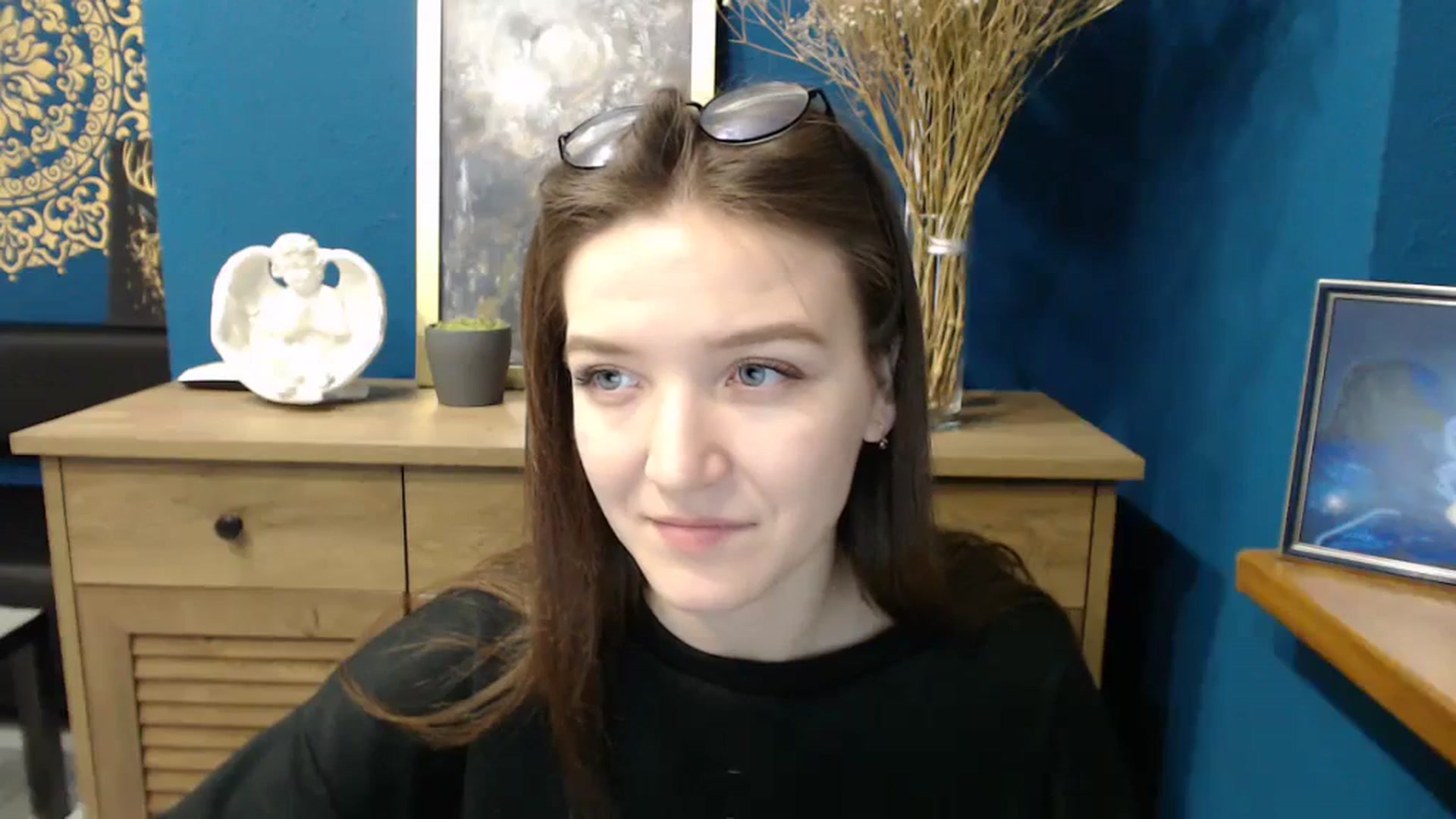 Gallery image thumbnail from Shiny_Jessica's myfreecams stream on, 03/19/2024, 10:04 image 3 of 20