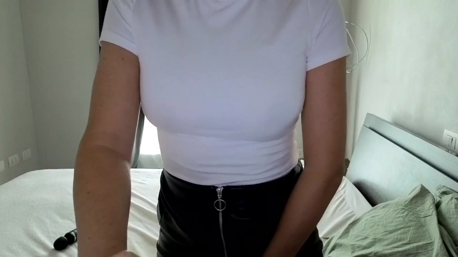 Gallery image thumbnail from ShotsPrincess's myfreecams stream on, 05/10/2026, 09:55 image 3 of 20