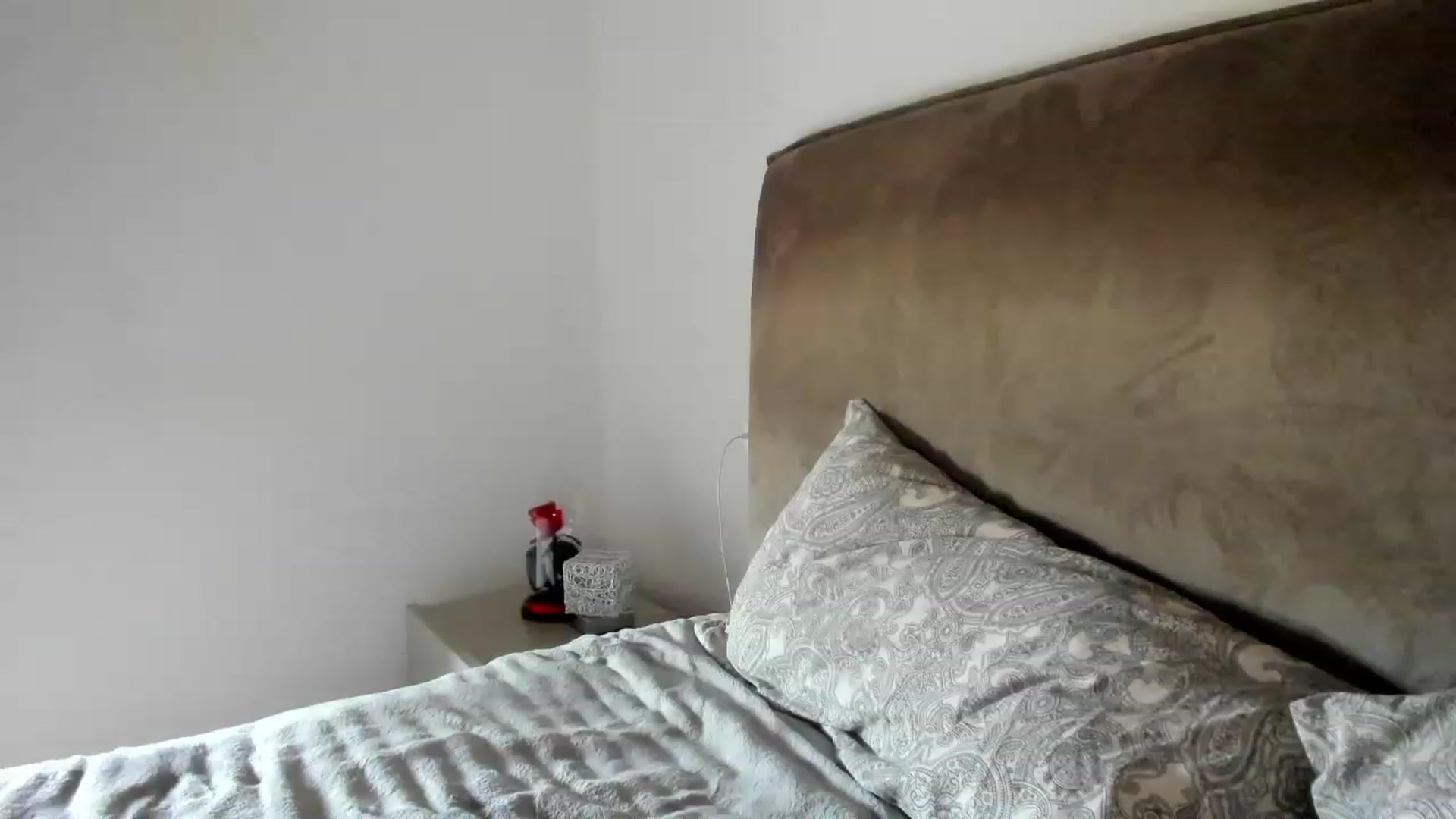 Gallery image thumbnail from Shots_Nd_Legs's myfreecams stream on, 11/15/2023, 12:52 image 8 of 20