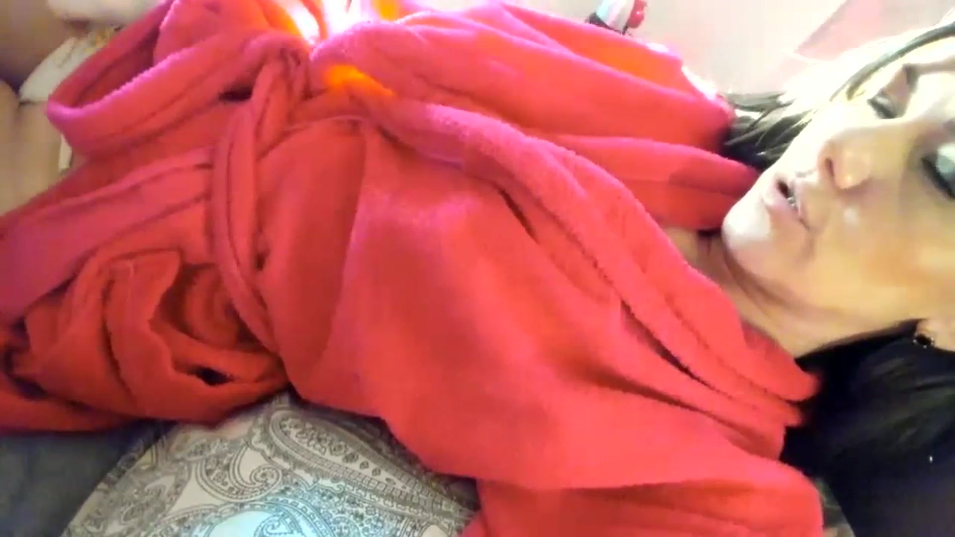 Gallery image thumbnail from Shots_Nd_Legs's myfreecams stream on, 11/17/2023, 15:35 image 8 of 20