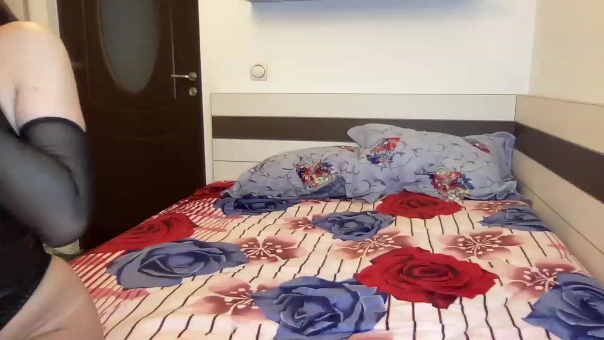Gallery image thumbnail from Shots_Nd_Legs's myfreecams stream on, 01/04/2024, 19:05 image 18 of 20