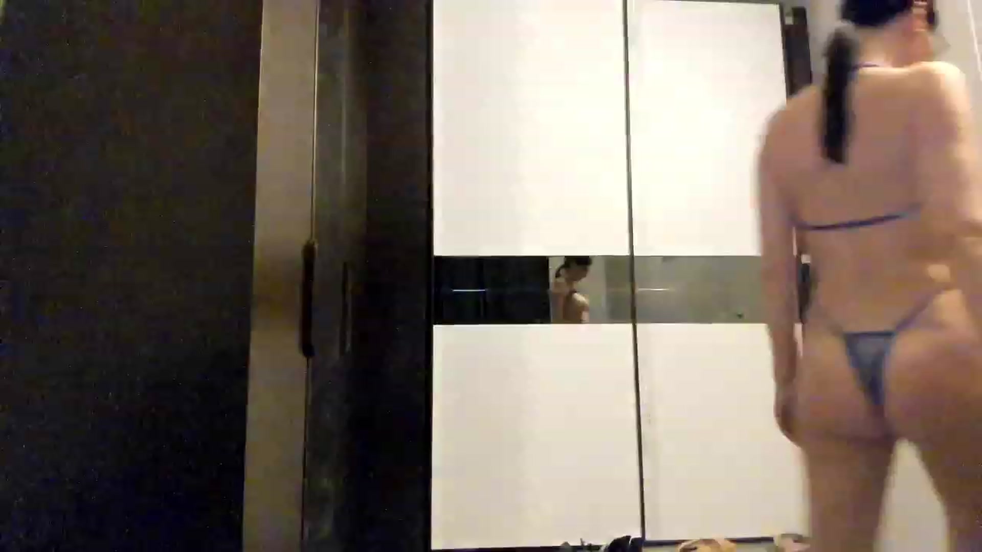 Gallery image thumbnail from Shots_Nd_Legs's myfreecams stream on, 03/15/2024, 18:38 image 14 of 20