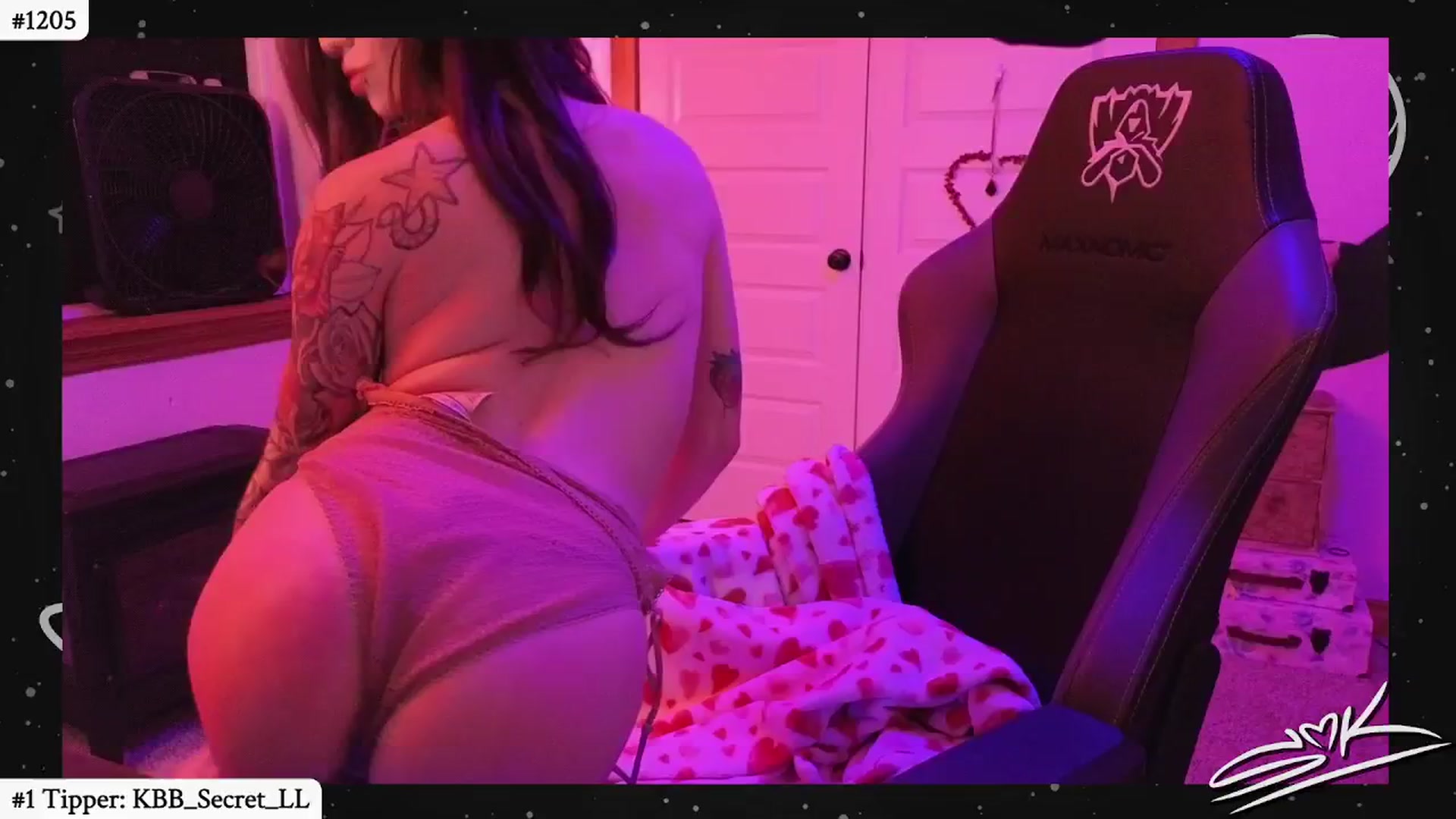 Gallery image thumbnail from ShowMeKitties's myfreecams stream on, 07/21/2024, 10:36 image 3 of 20