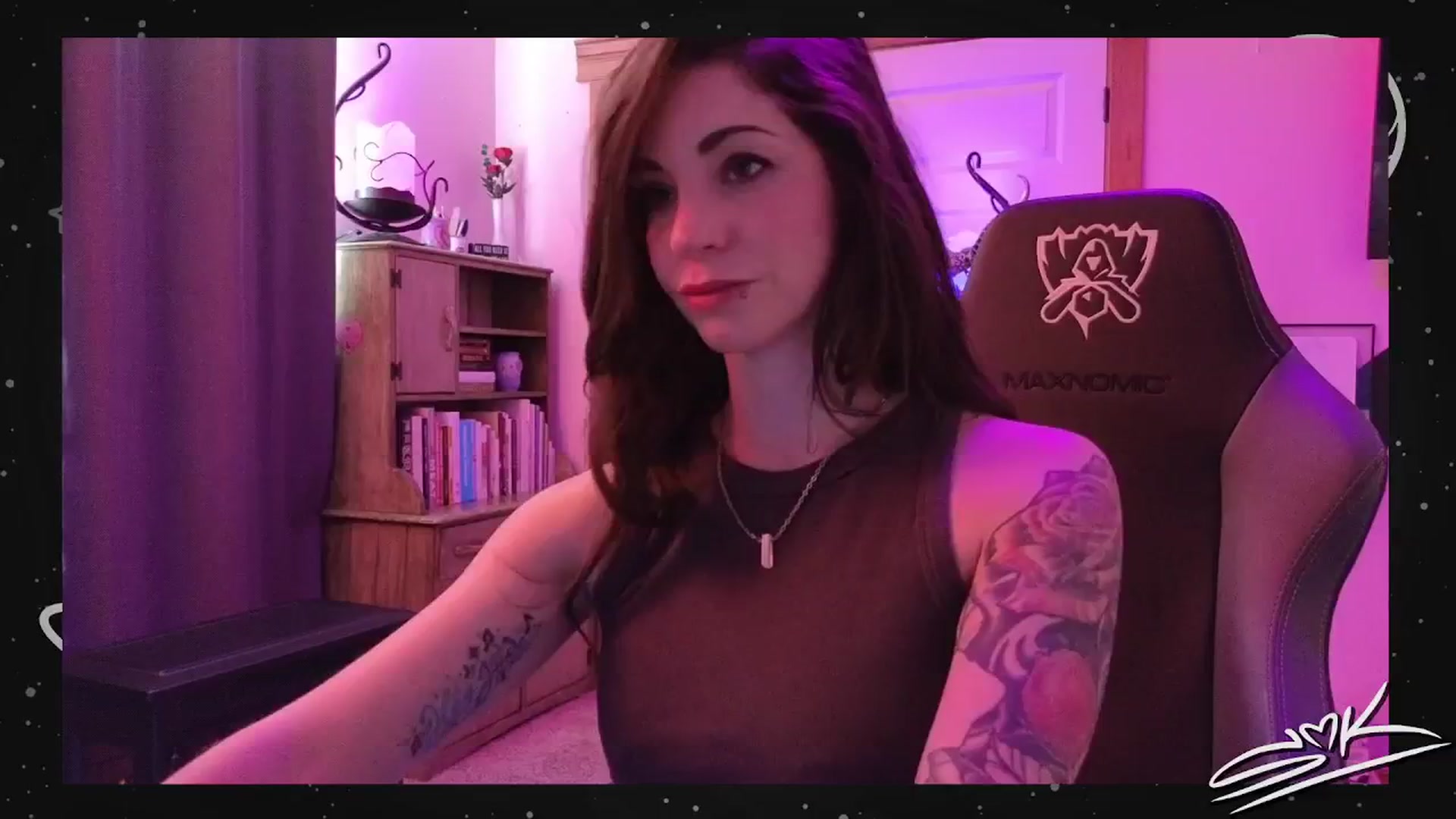 Gallery image thumbnail from ShowMeKitties's myfreecams stream on, 09/17/2024, 21:52 image 14 of 20