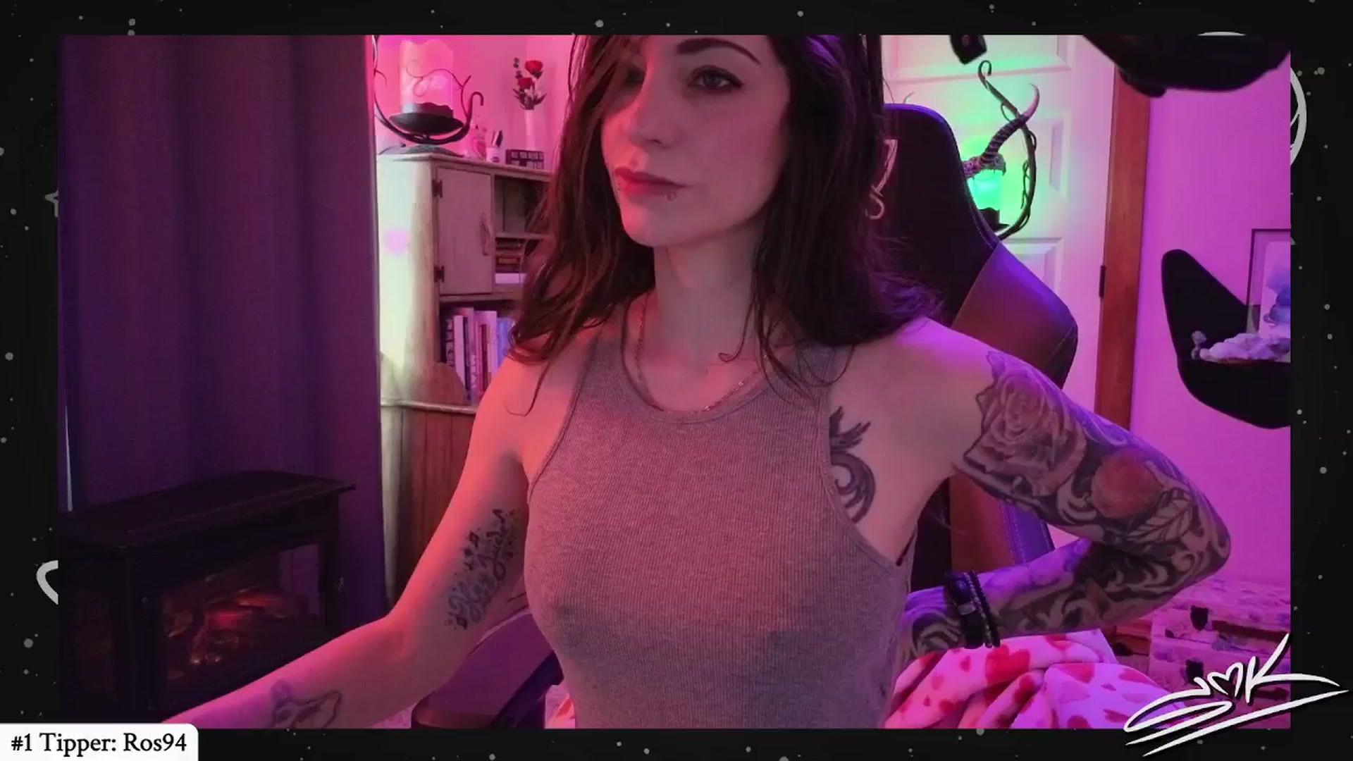 Gallery image thumbnail from ShowMeKitties's myfreecams stream on, 09/18/2024, 19:15 image 12 of 20