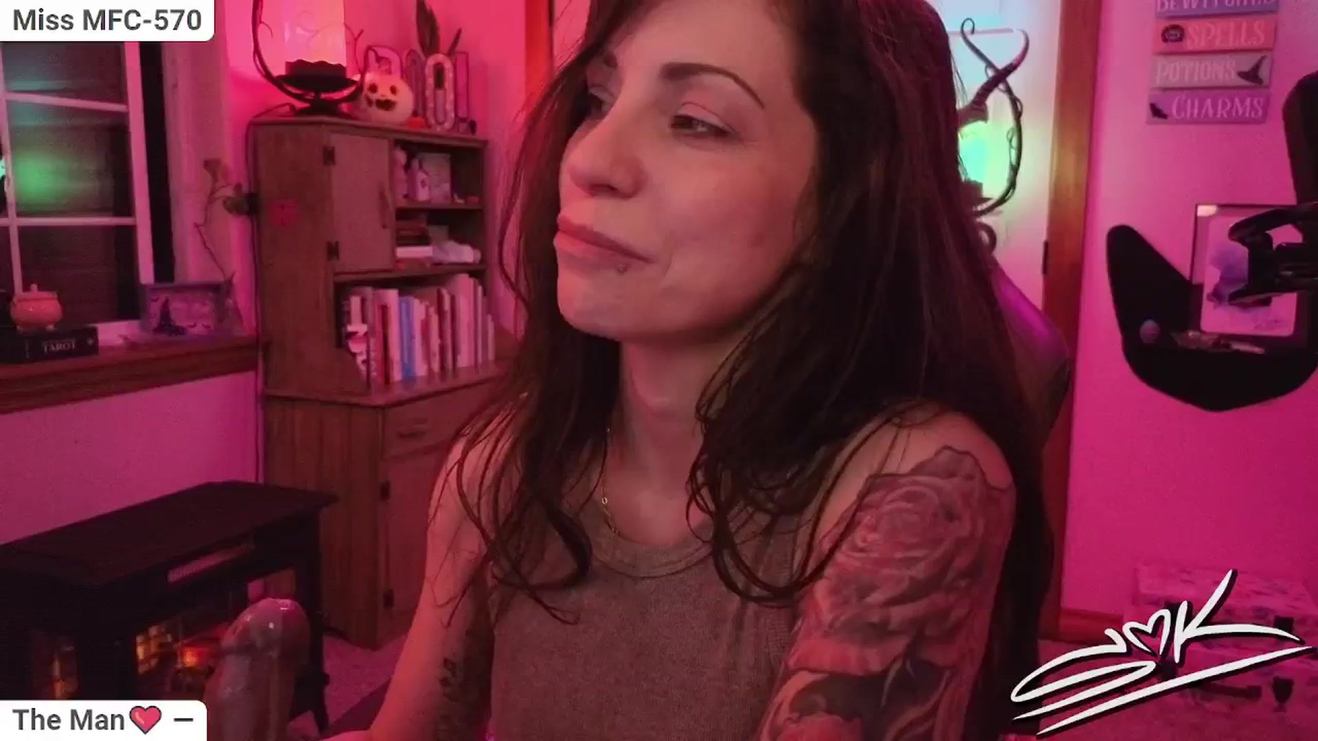 Gallery image thumbnail from ShowMeKitties's myfreecams stream on, 11/02/2024, 11:36 image 3 of 20