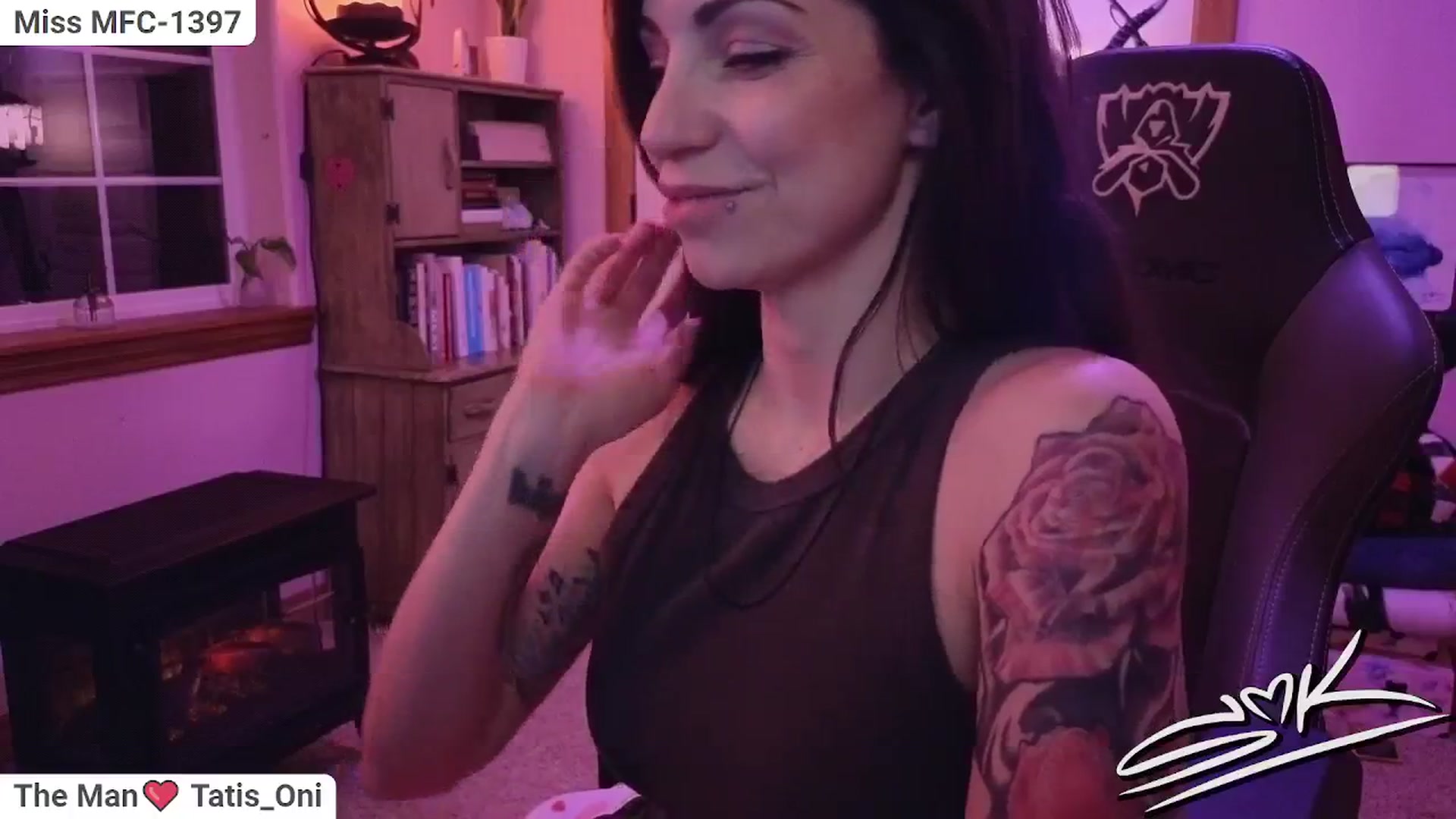 Gallery image thumbnail from ShowMeKitties's myfreecams stream on, 11/20/2024, 11:58 image 13 of 20