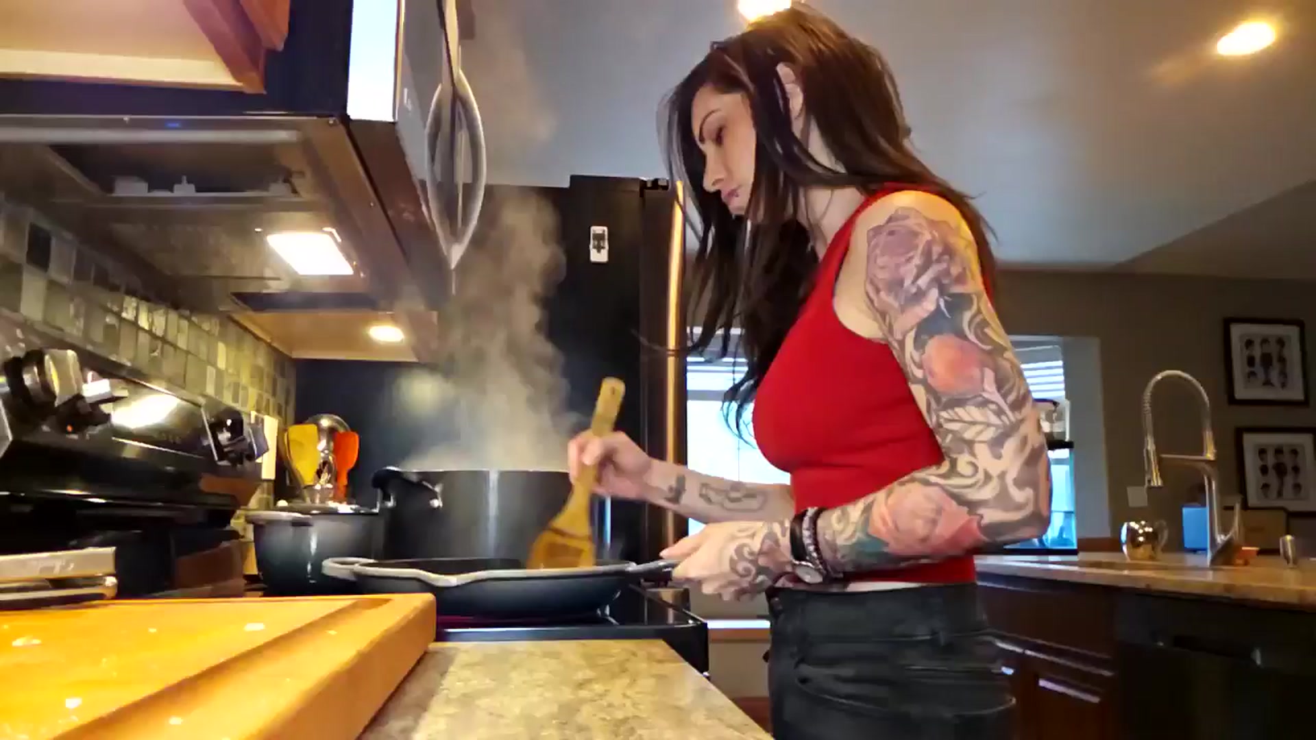 Gallery image thumbnail from ShowMeKitties's myfreecams stream on, 07/22/2025, 24:27 image 4 of 20