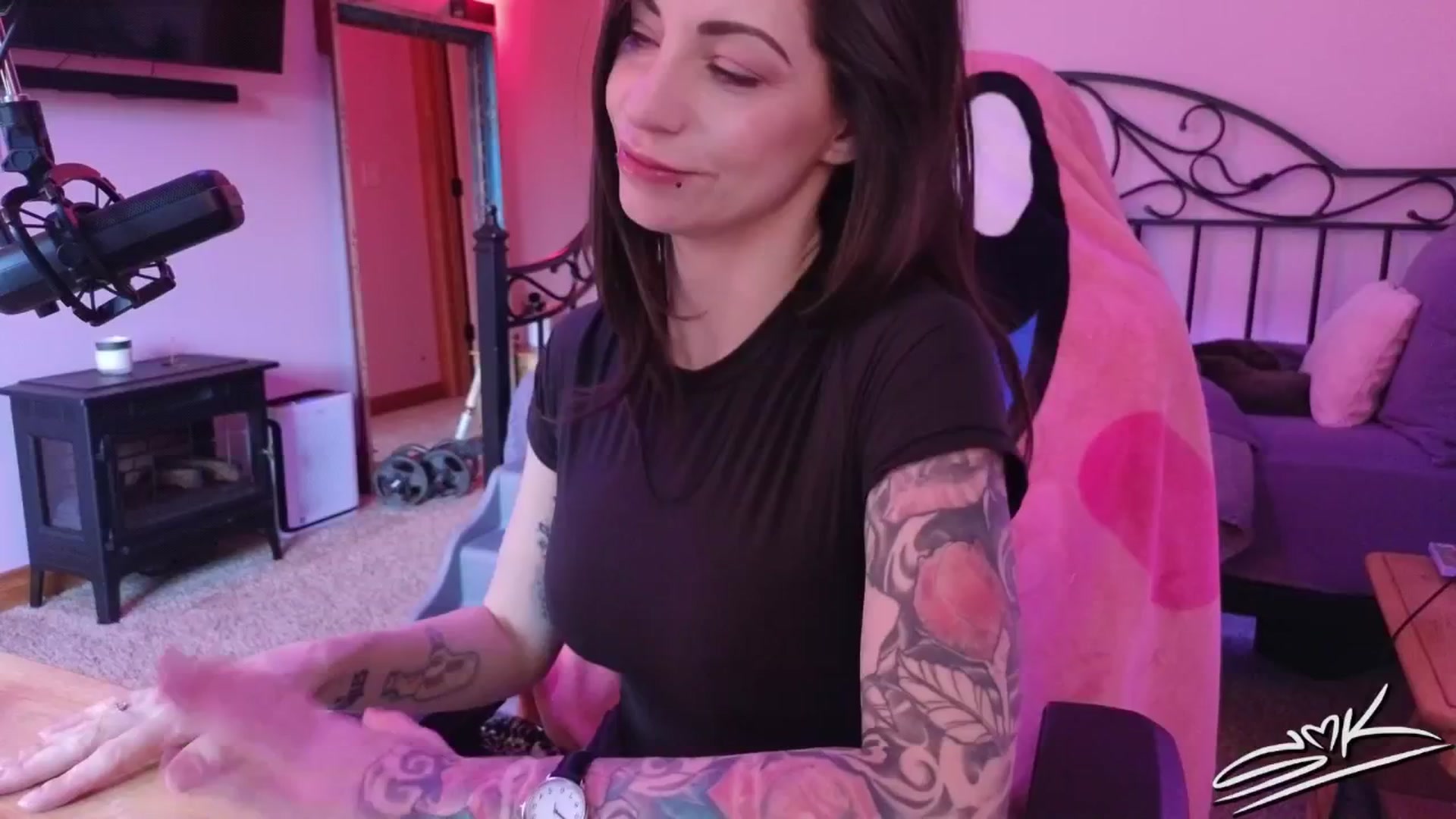 Gallery image thumbnail from ShowMeKitties's myfreecams stream on, 08/06/2025, 18:27 image 8 of 20