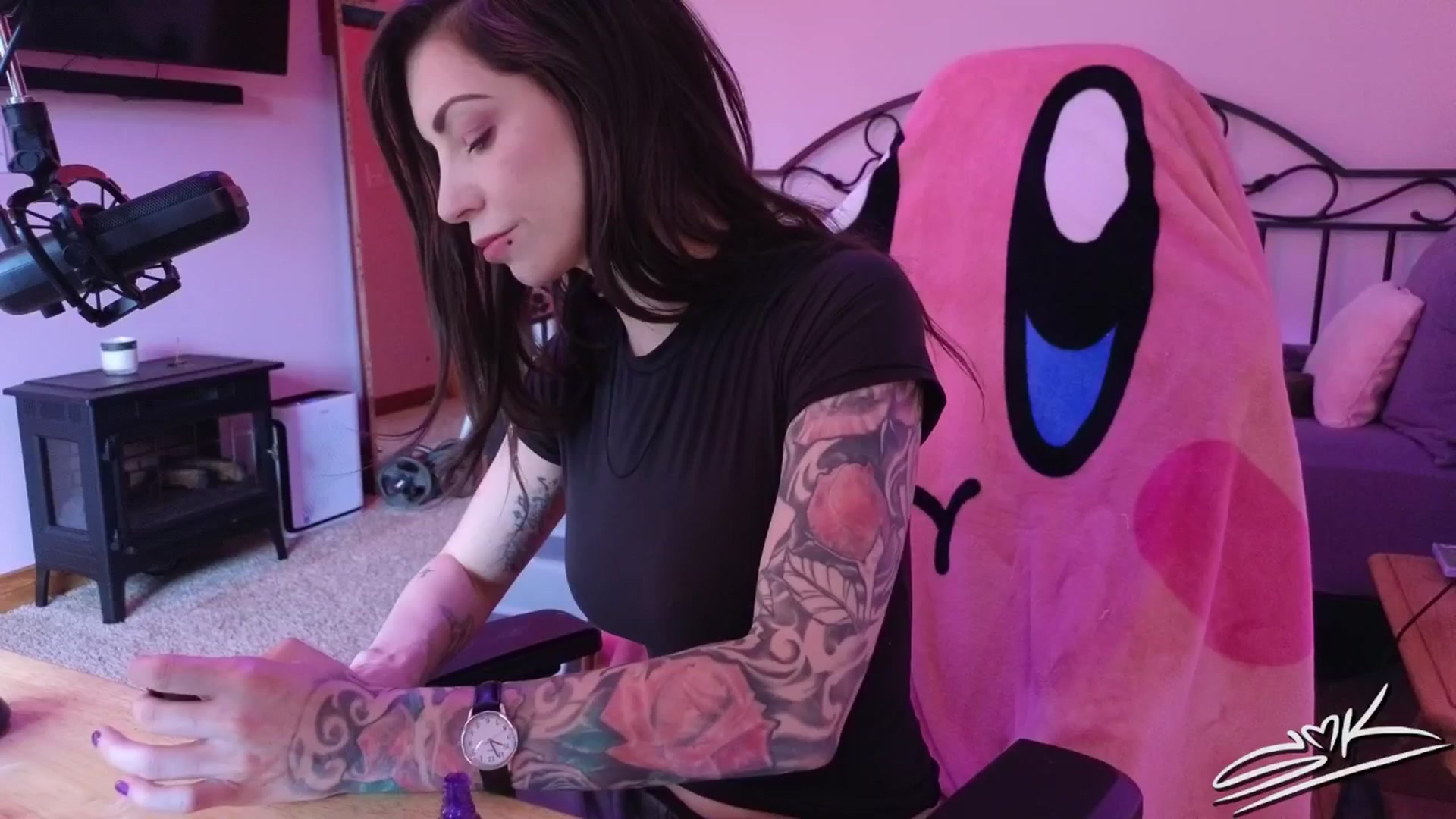 Gallery image thumbnail from ShowMeKitties's myfreecams stream on, 08/06/2025, 18:27 image 9 of 20