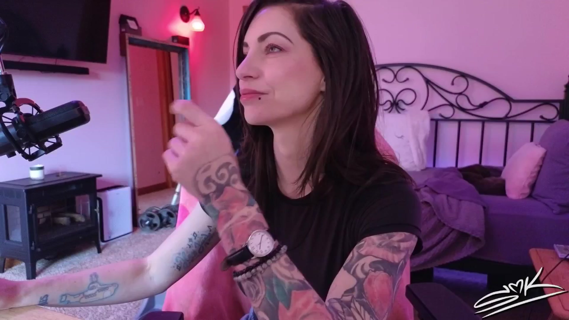 Gallery image thumbnail from ShowMeKitties's myfreecams stream on, 08/06/2025, 18:27 image 13 of 20