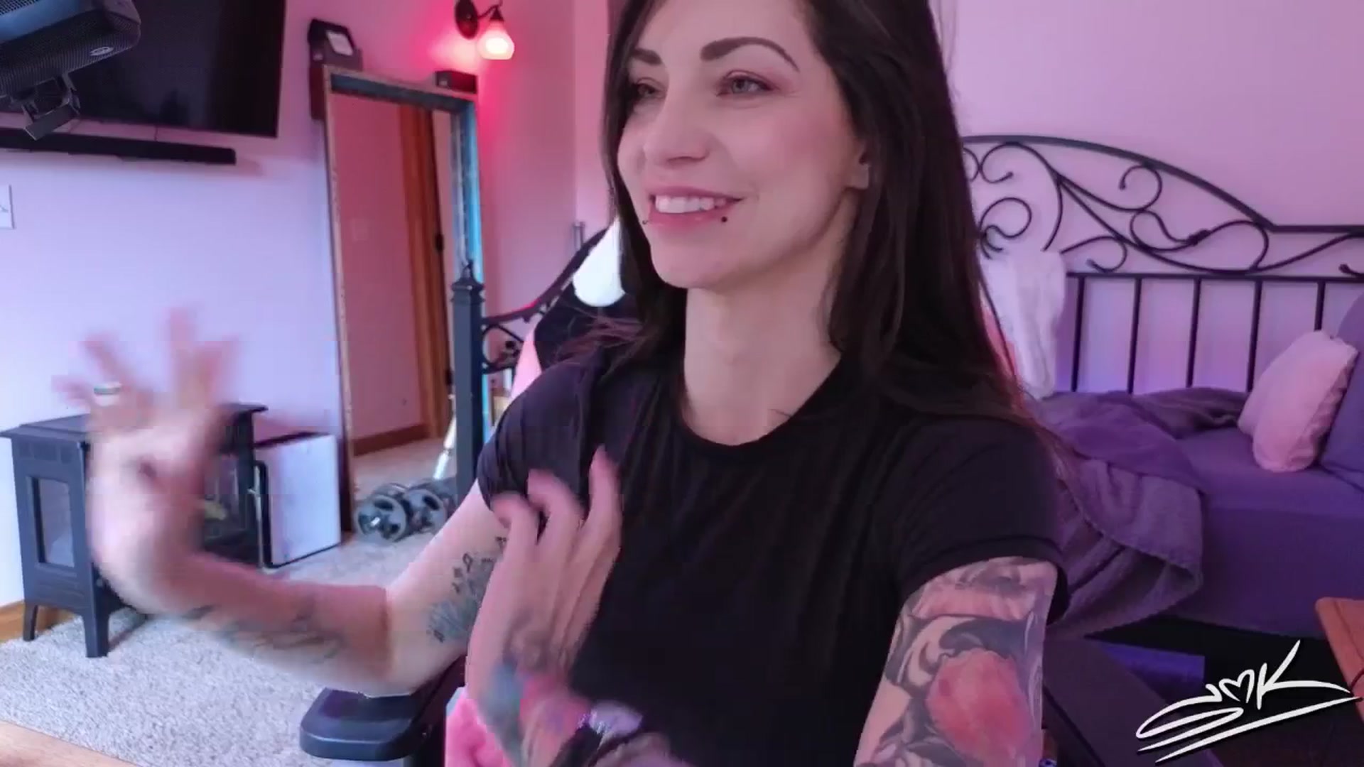 Gallery image thumbnail from ShowMeKitties's myfreecams stream on, 08/06/2025, 20:29 image 5 of 20
