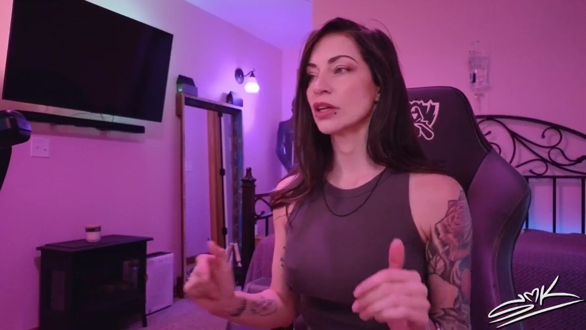 Gallery image thumbnail from ShowMeKitties's myfreecams stream on, 08/28/2025, 17:38 image 13 of 20