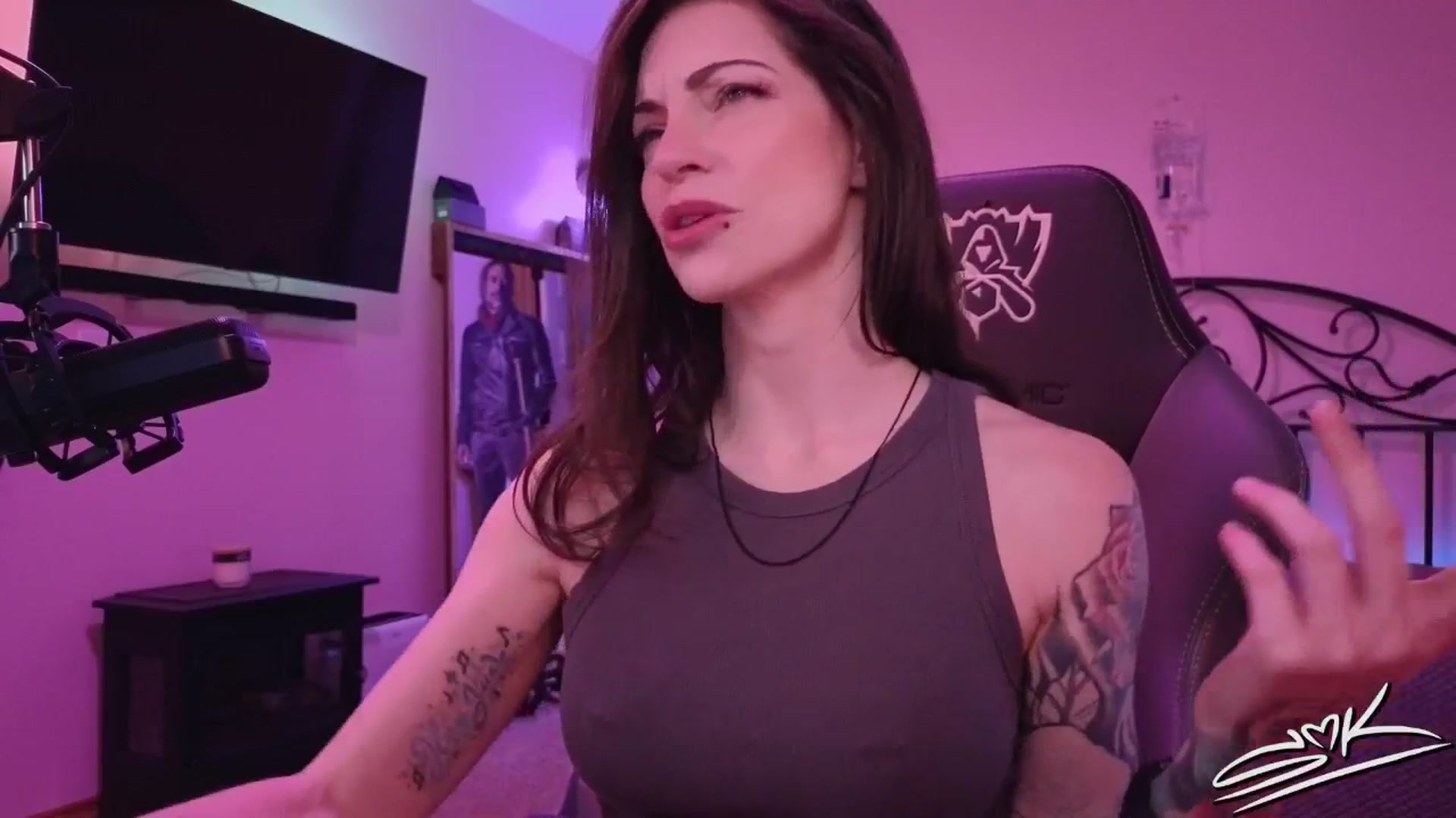 Gallery image thumbnail from ShowMeKitties's myfreecams stream on, 08/28/2025, 17:38 image 7 of 20