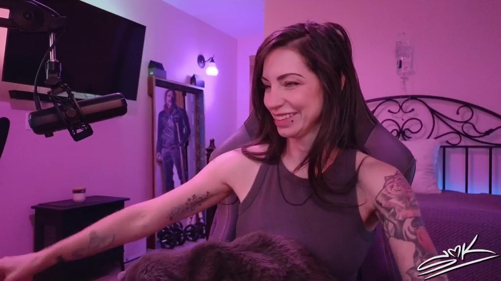 Gallery image thumbnail from ShowMeKitties's myfreecams stream on, 08/28/2025, 17:38 image 3 of 20
