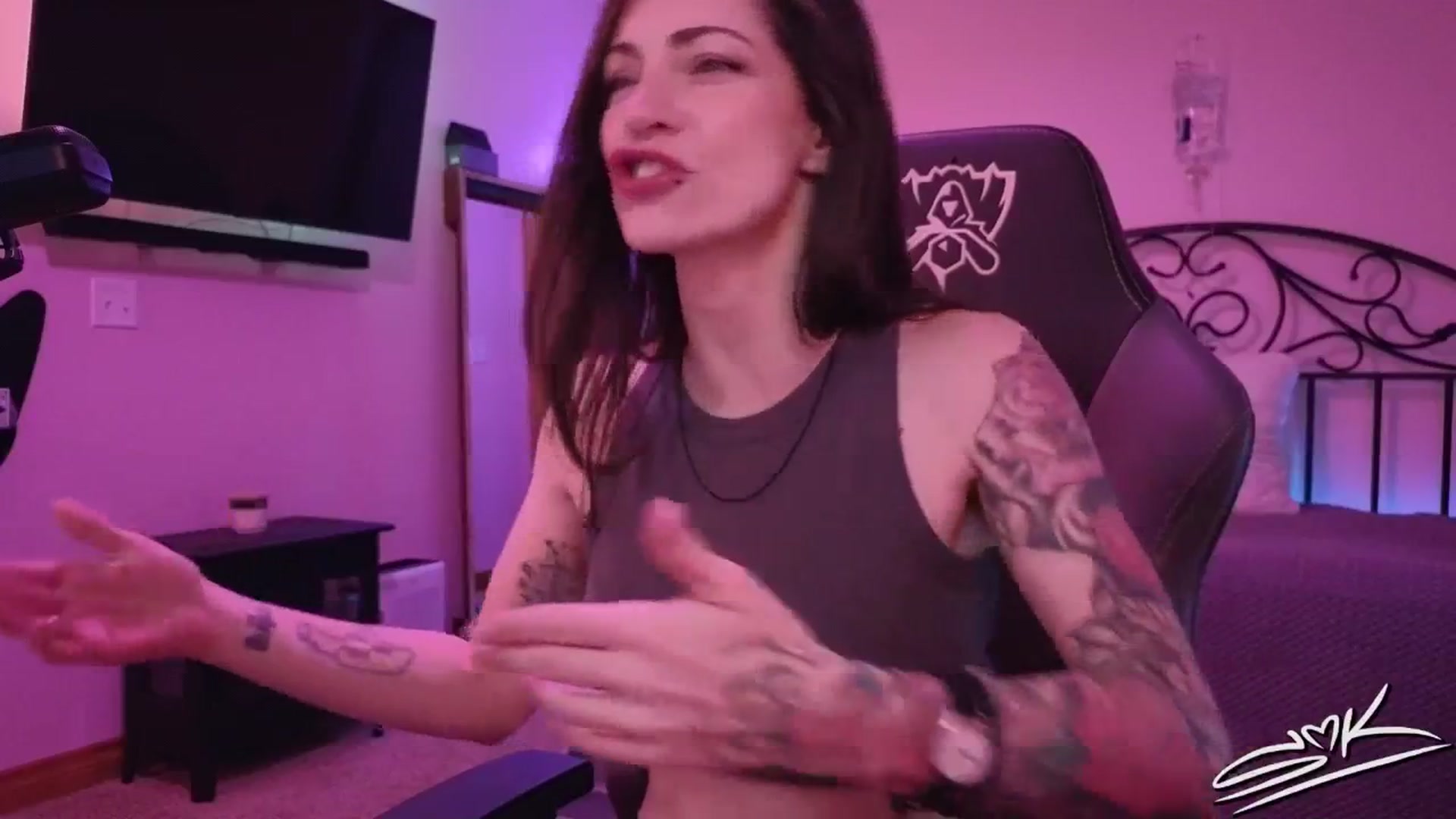 Gallery image thumbnail from ShowMeKitties's myfreecams stream on, 08/28/2025, 17:38 image 17 of 20