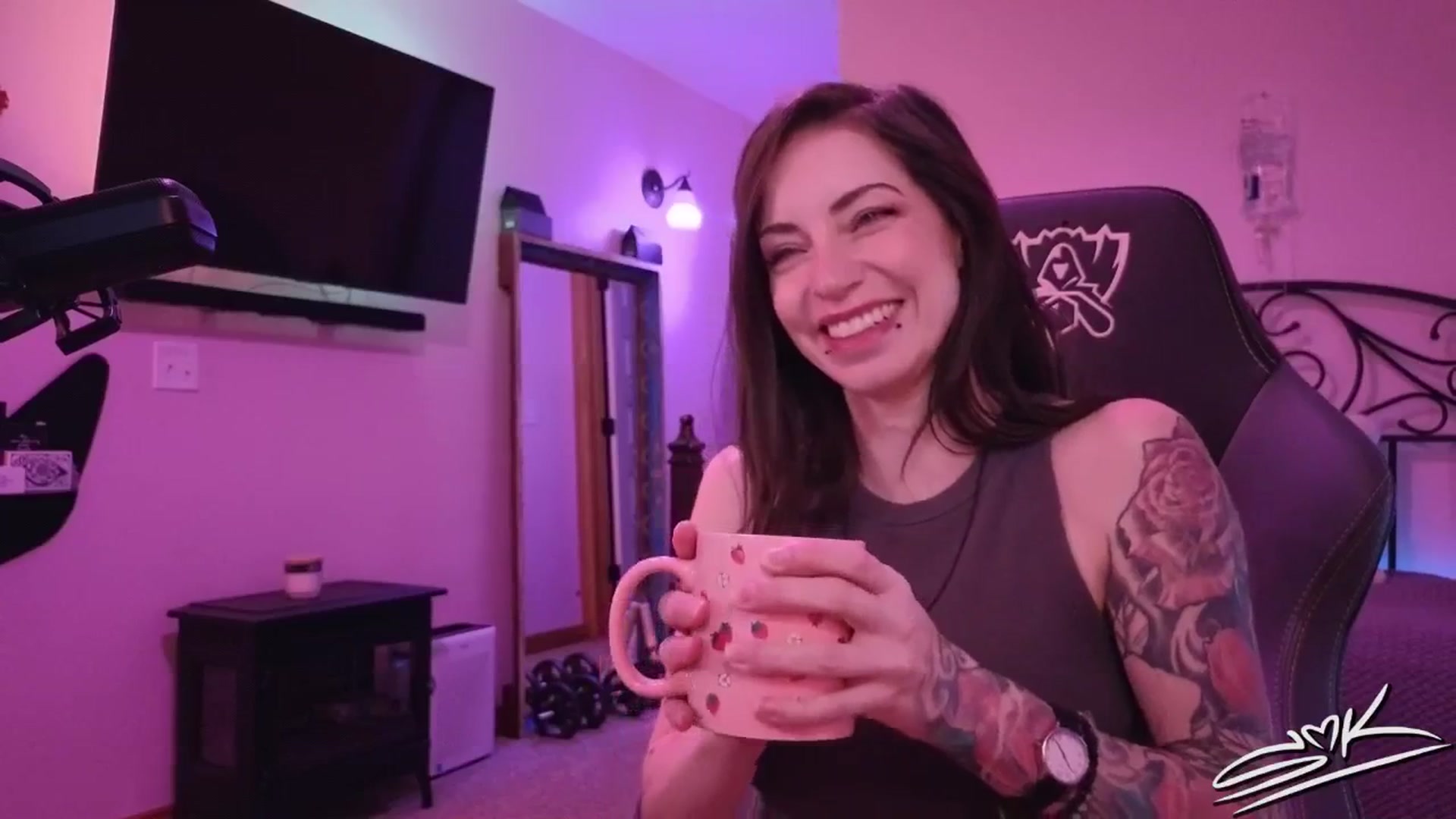 Gallery image thumbnail from ShowMeKitties's myfreecams stream on, 08/28/2025, 17:38 image 20 of 20