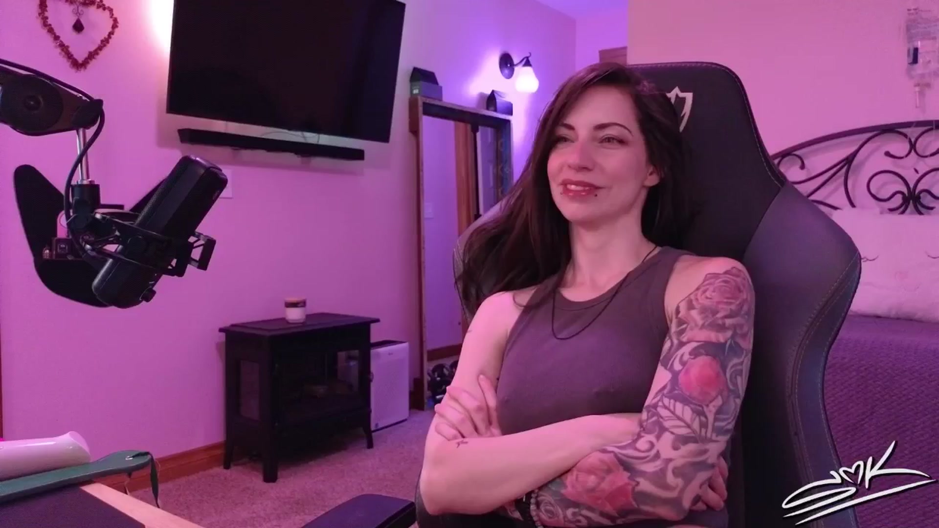 Gallery image thumbnail from ShowMeKitties's myfreecams stream on, 08/28/2025, 21:10 image 20 of 20