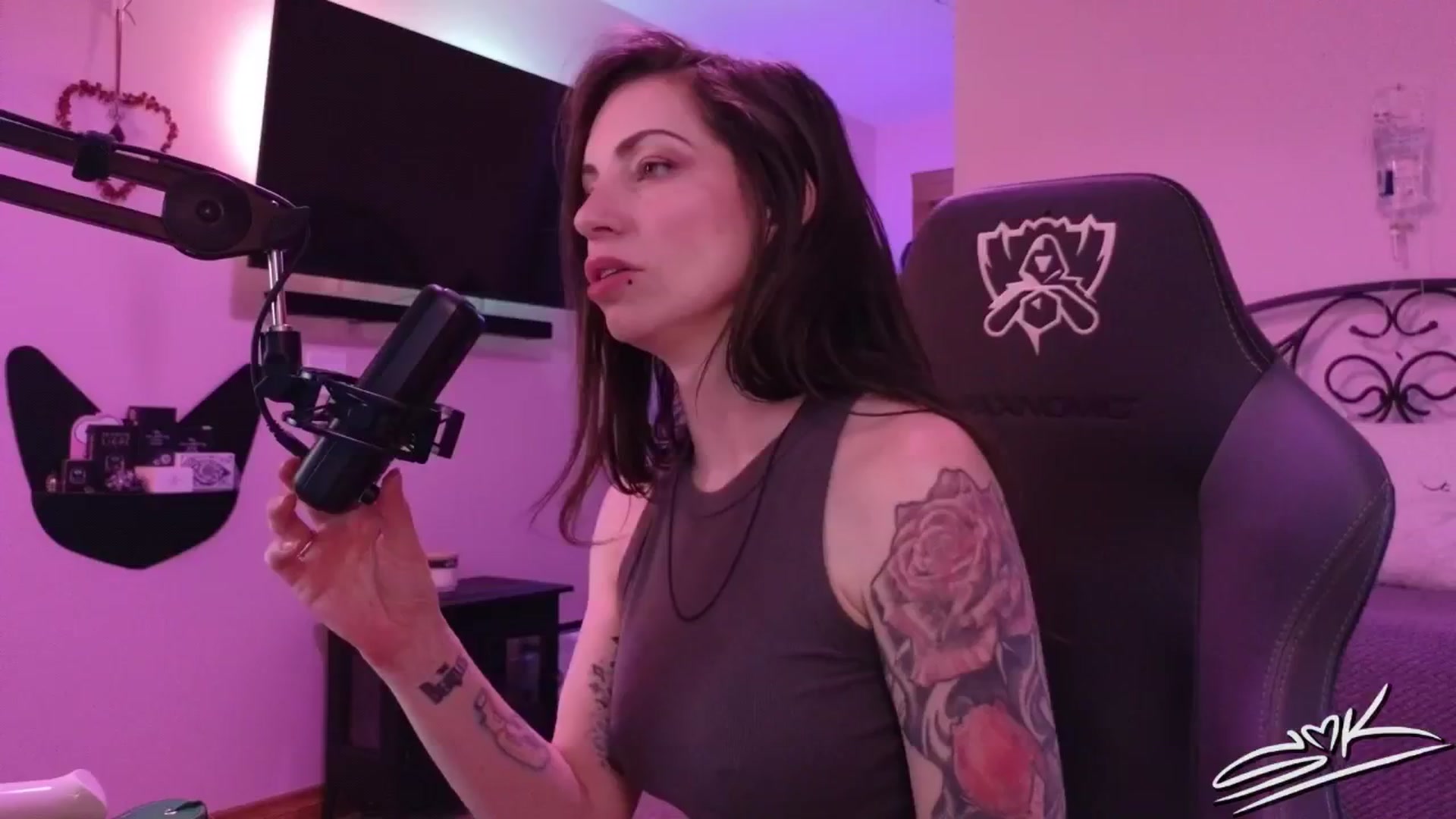 Gallery image thumbnail from ShowMeKitties's myfreecams stream on, 08/28/2025, 21:10 image 17 of 20