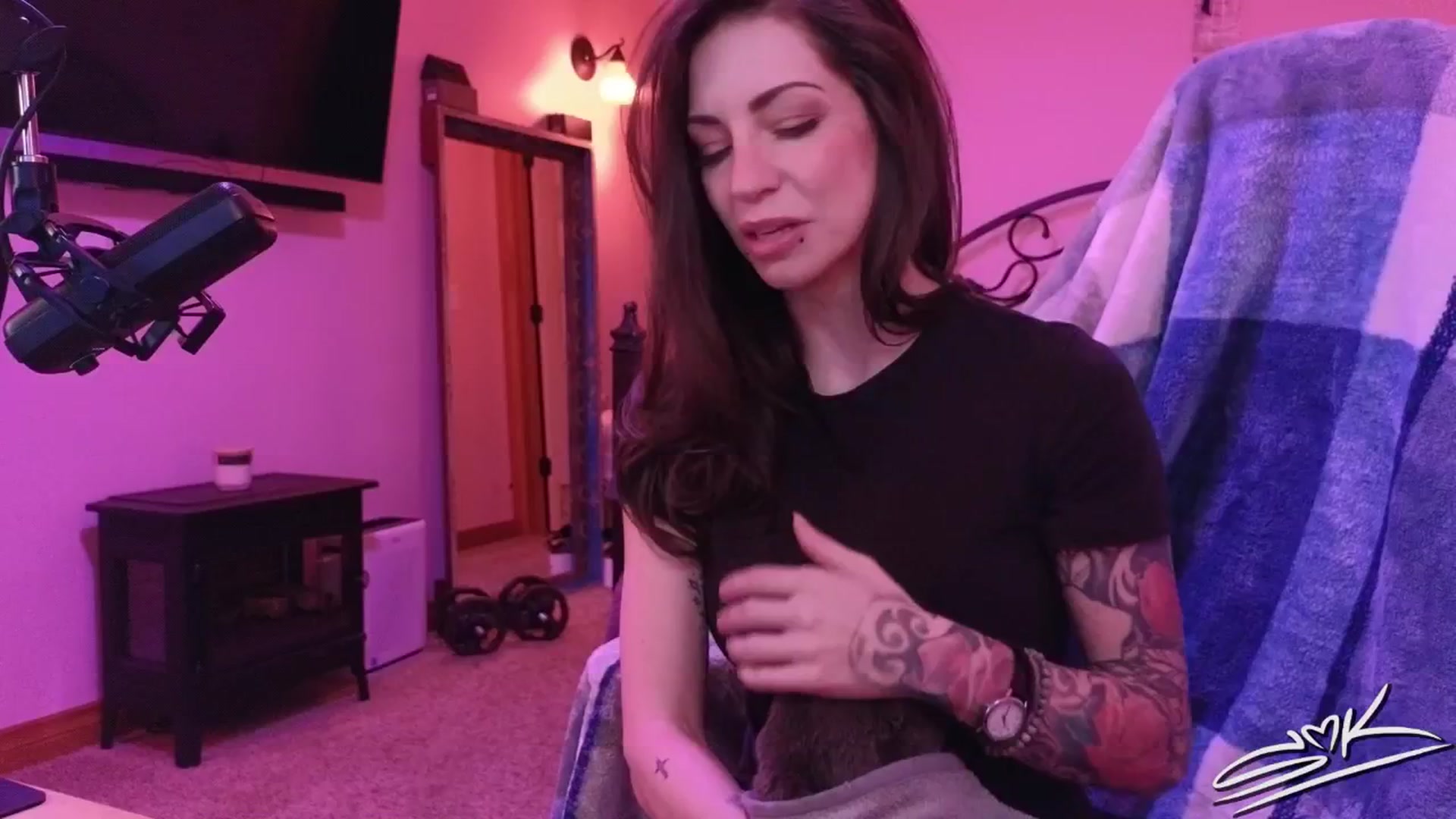Gallery image thumbnail from ShowMeKitties's myfreecams stream on, 09/11/2025, 06:05 image 10 of 20