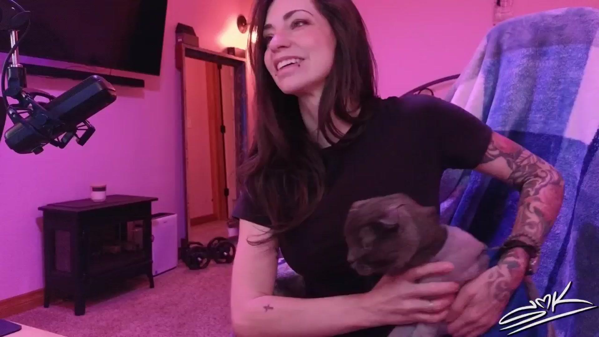 Gallery image thumbnail from ShowMeKitties's myfreecams stream on, 09/11/2025, 06:05 image 12 of 20