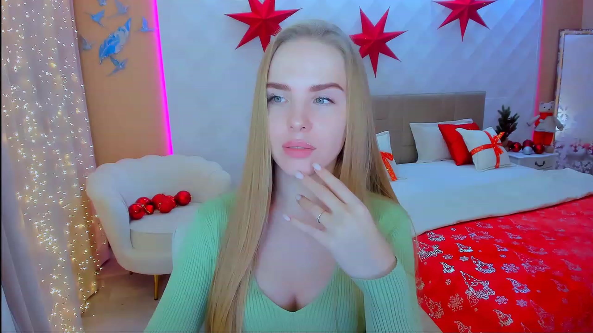 Gallery image thumbnail from ShowMeTheWay's myfreecams stream on, 12/13/2023, 13:45 image 9 of 20