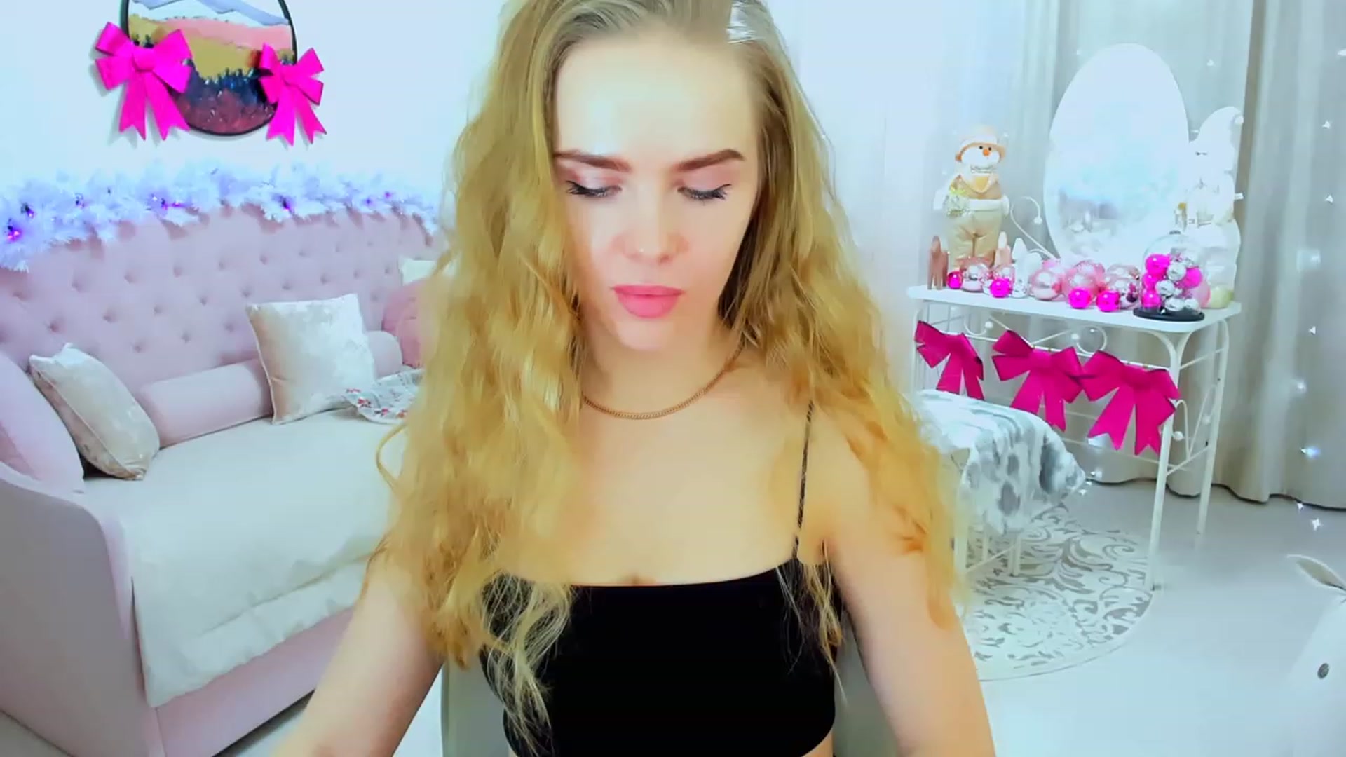 Gallery image thumbnail from ShowMeTheWay's myfreecams stream on, 12/16/2023, 12:35 image 13 of 20