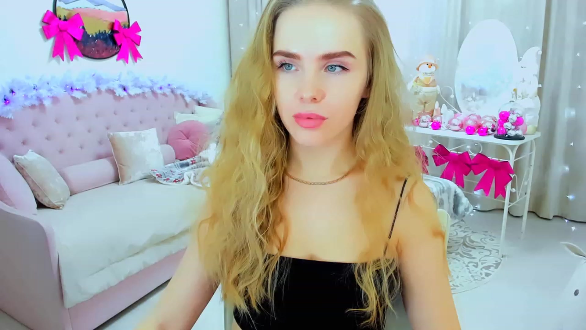 Gallery image thumbnail from ShowMeTheWay's myfreecams stream on, 12/16/2023, 12:35 image 1 of 20