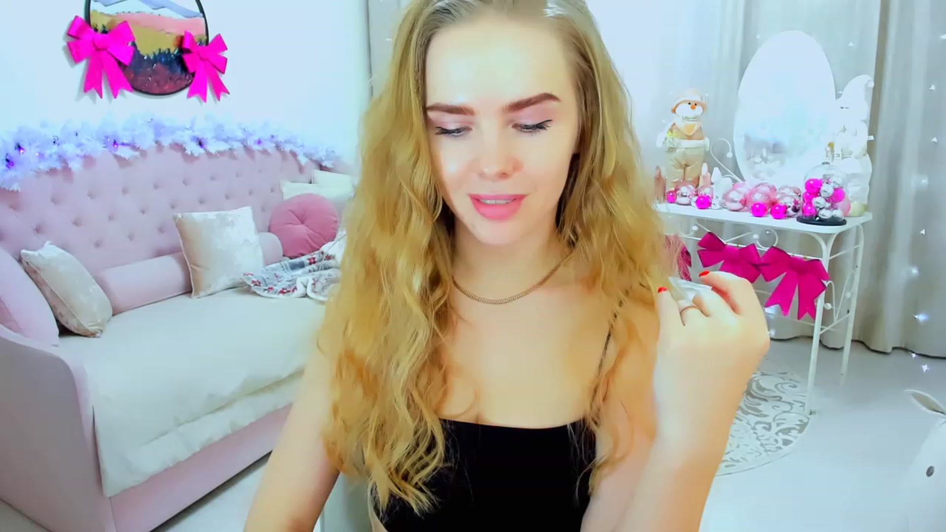 Gallery image thumbnail from ShowMeTheWay's myfreecams stream on, 12/16/2023, 12:35 image 18 of 20