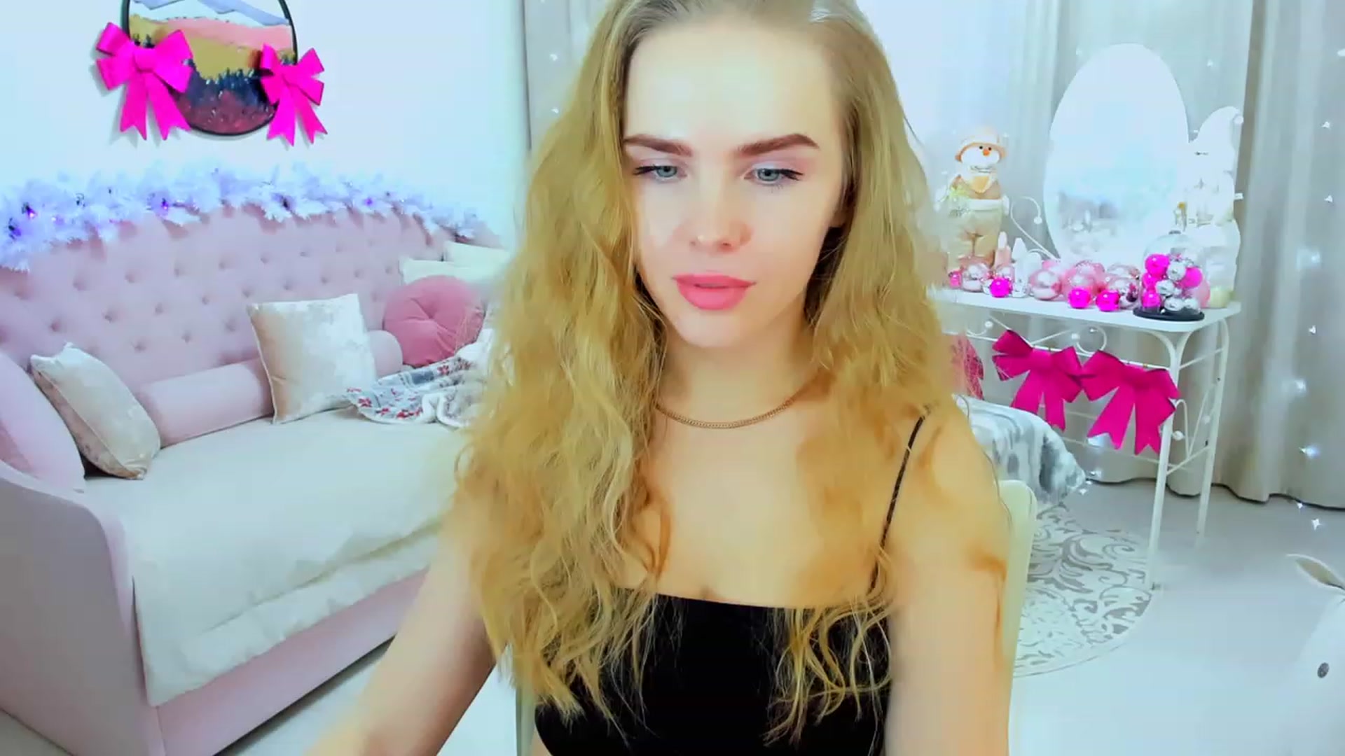 Gallery image thumbnail from ShowMeTheWay's myfreecams stream on, 12/16/2023, 12:35 image 3 of 20