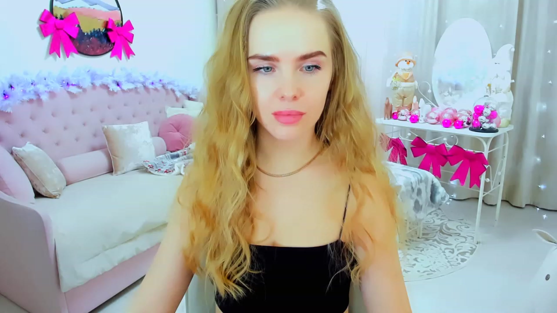 Gallery image thumbnail from ShowMeTheWay's myfreecams stream on, 12/16/2023, 12:35 image 17 of 20