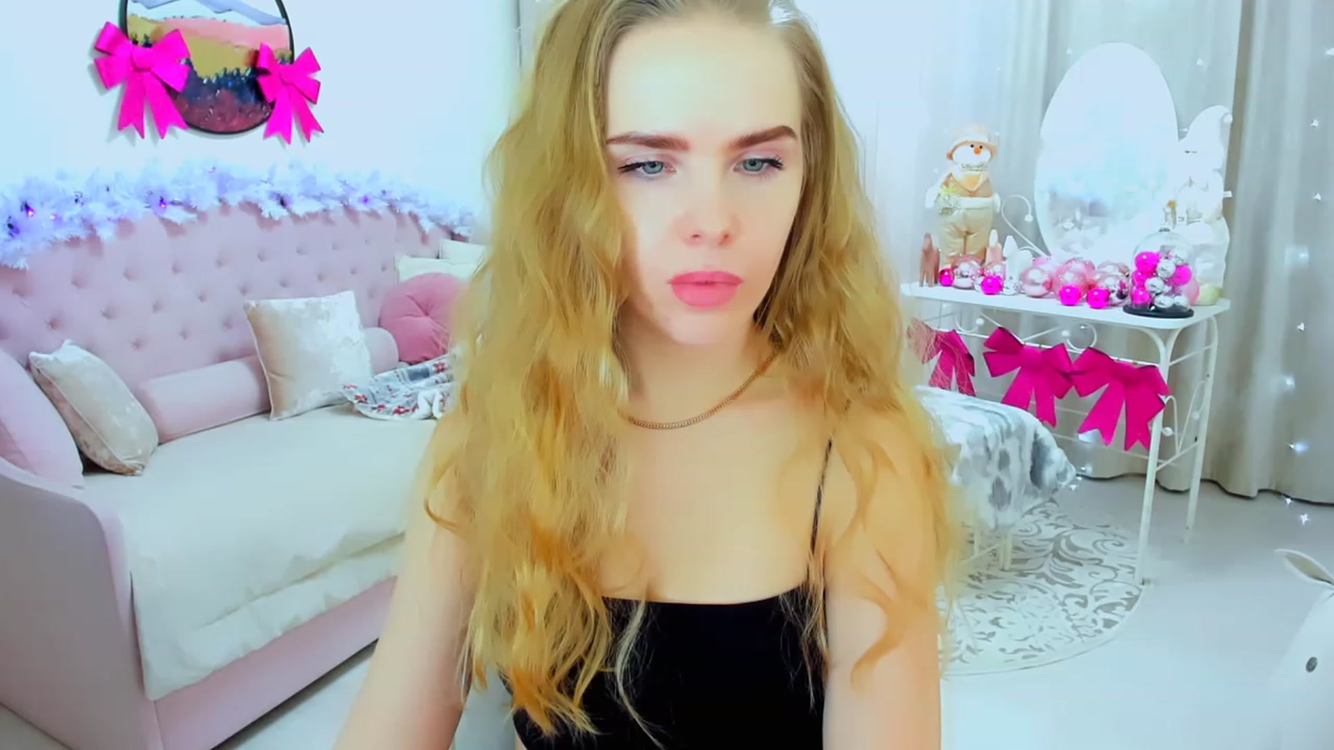 Gallery image thumbnail from ShowMeTheWay's myfreecams stream on, 12/16/2023, 12:35 image 15 of 20