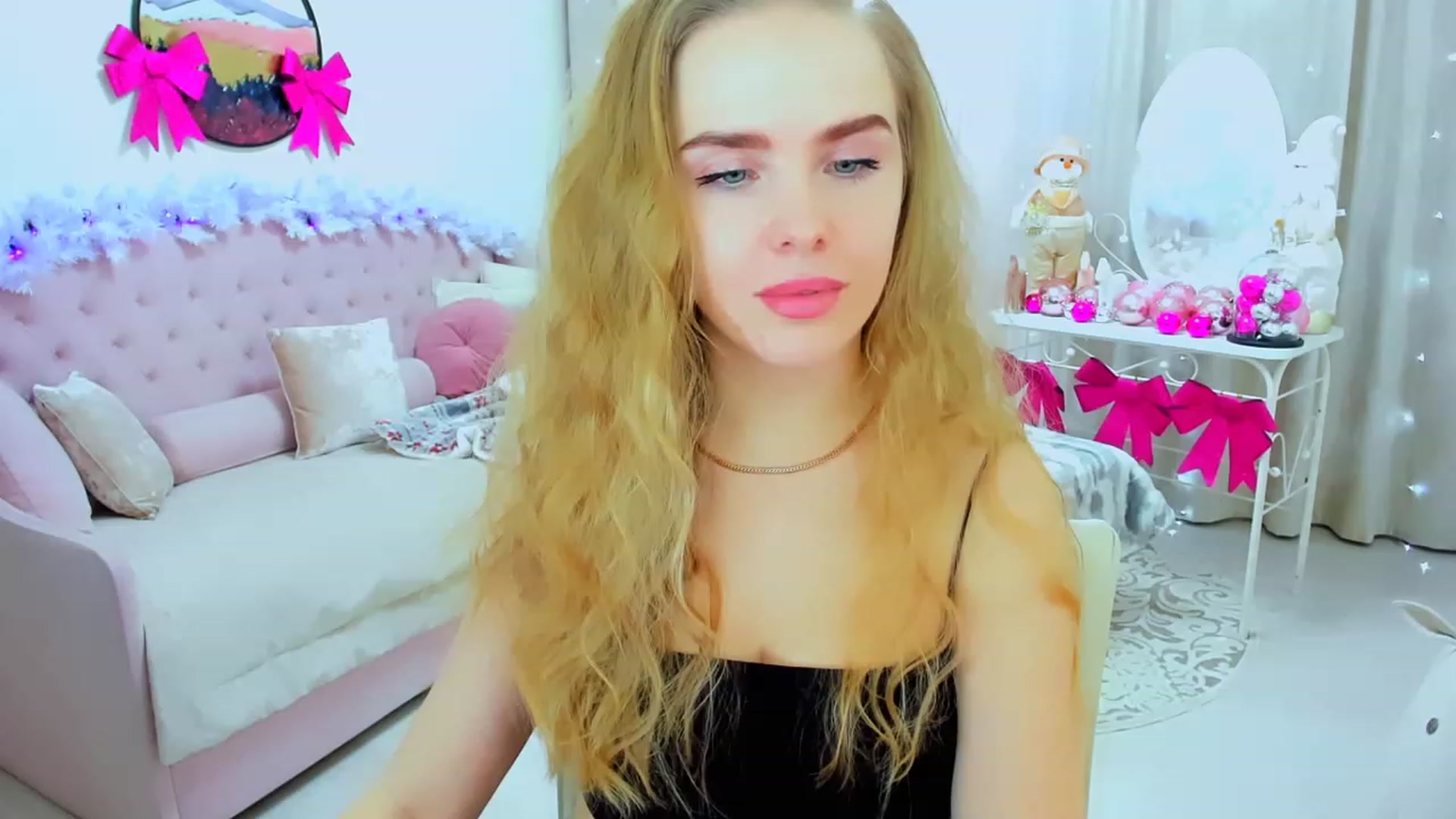 Gallery image thumbnail from ShowMeTheWay's myfreecams stream on, 12/16/2023, 12:35 image 2 of 20