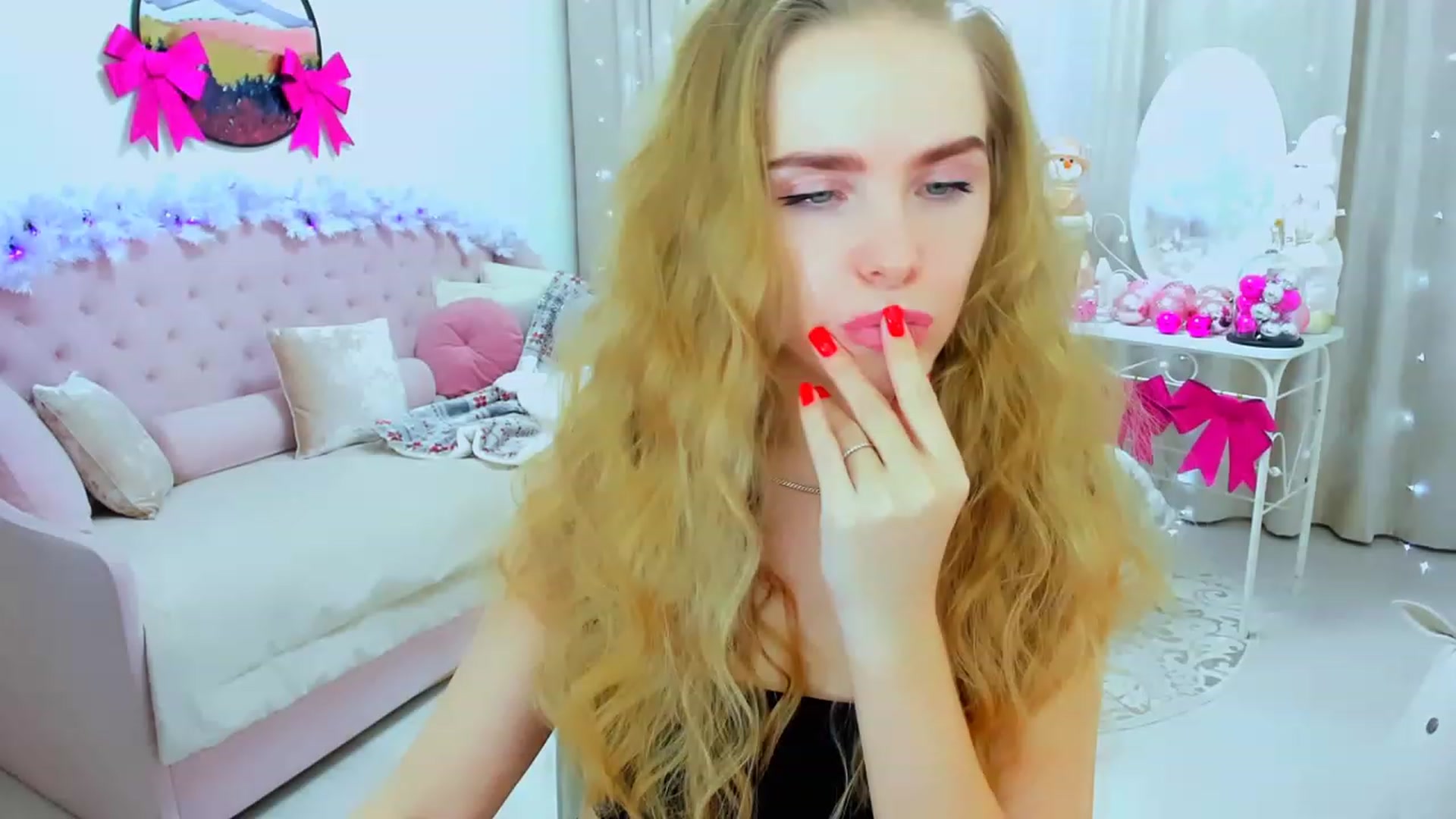 Gallery image thumbnail from ShowMeTheWay's myfreecams stream on, 12/16/2023, 12:35 image 11 of 20