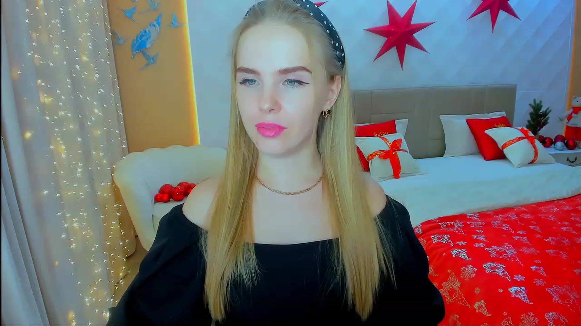 Gallery image thumbnail from ShowMeTheWay's myfreecams stream on, 12/17/2023, 13:46 image 10 of 20