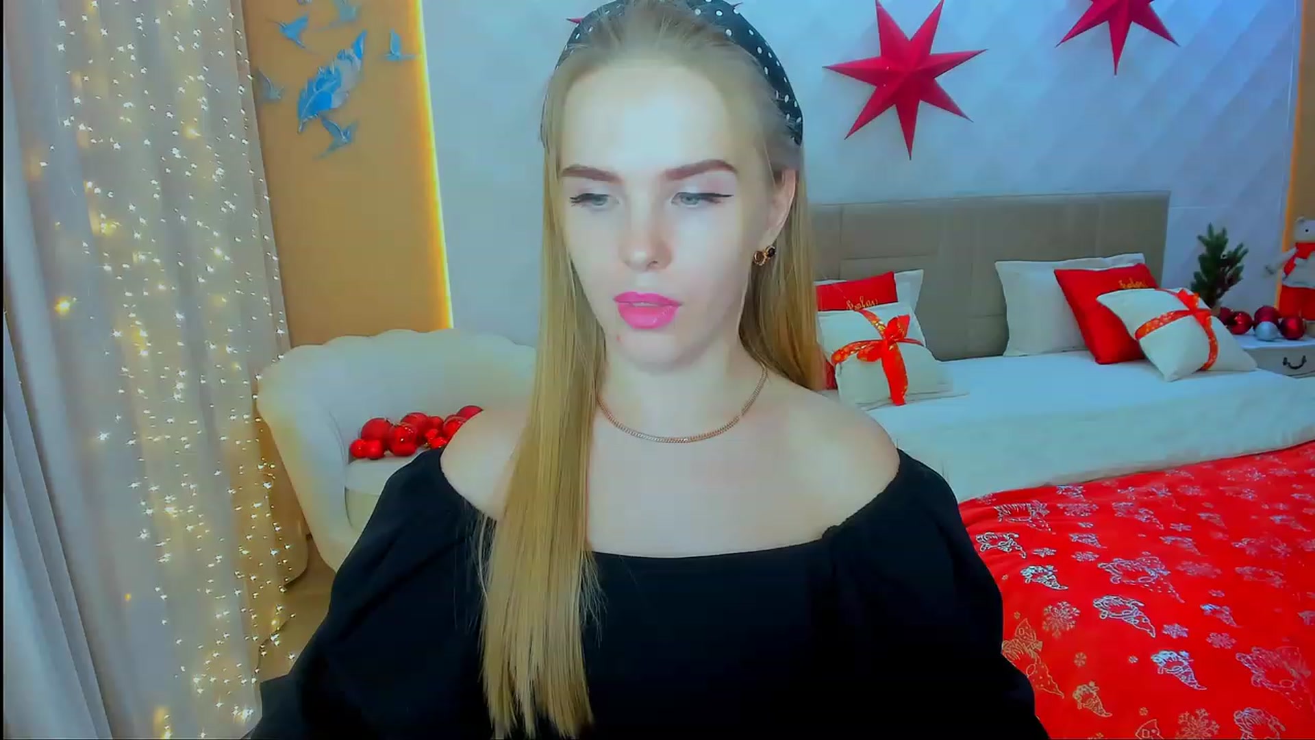 Gallery image thumbnail from ShowMeTheWay's myfreecams stream on, 12/17/2023, 13:46 image 15 of 20
